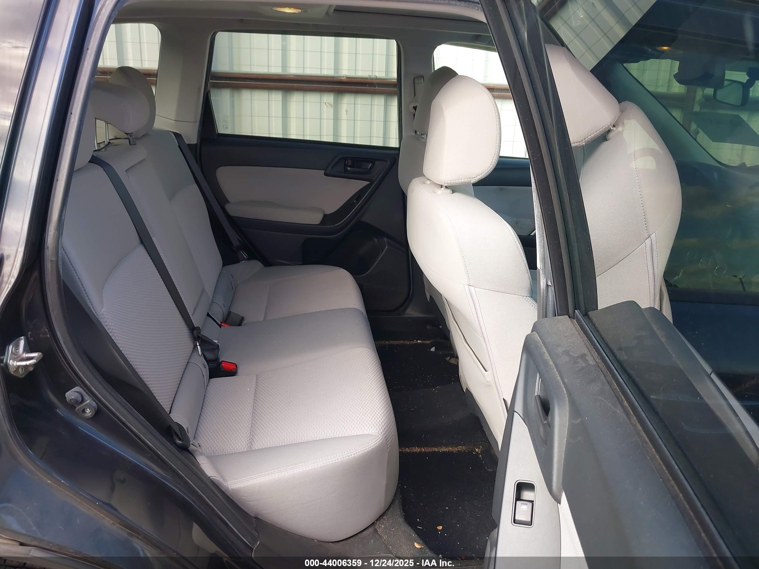 SUBARU FORESTER image 8