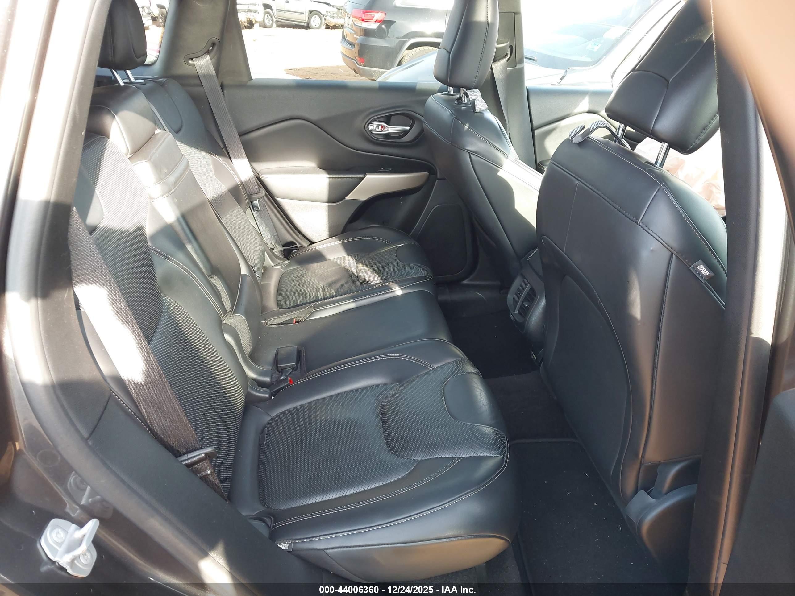 JEEP CHEROKEE image 8