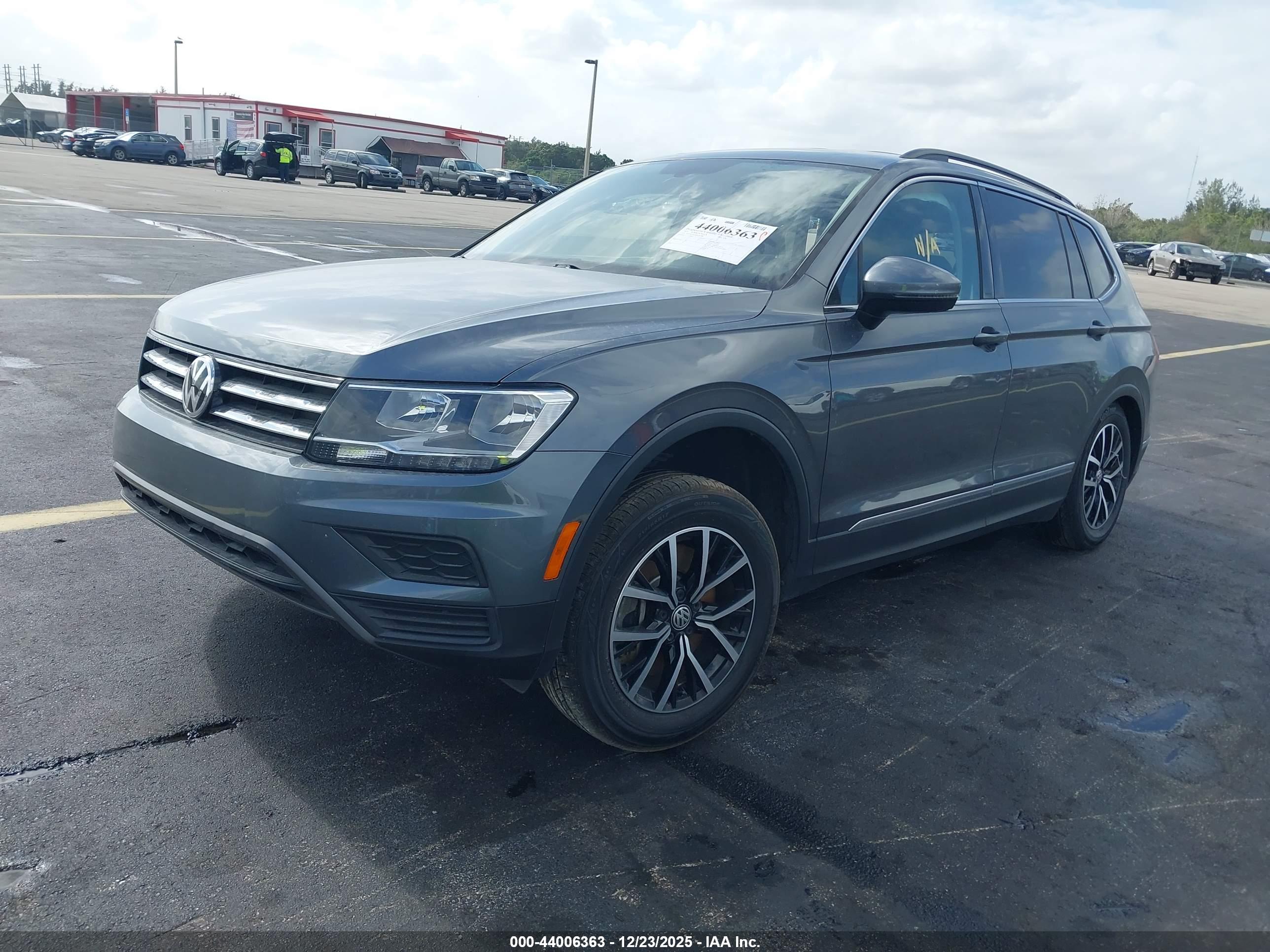 VOLKSWAGEN TIGUAN image 2