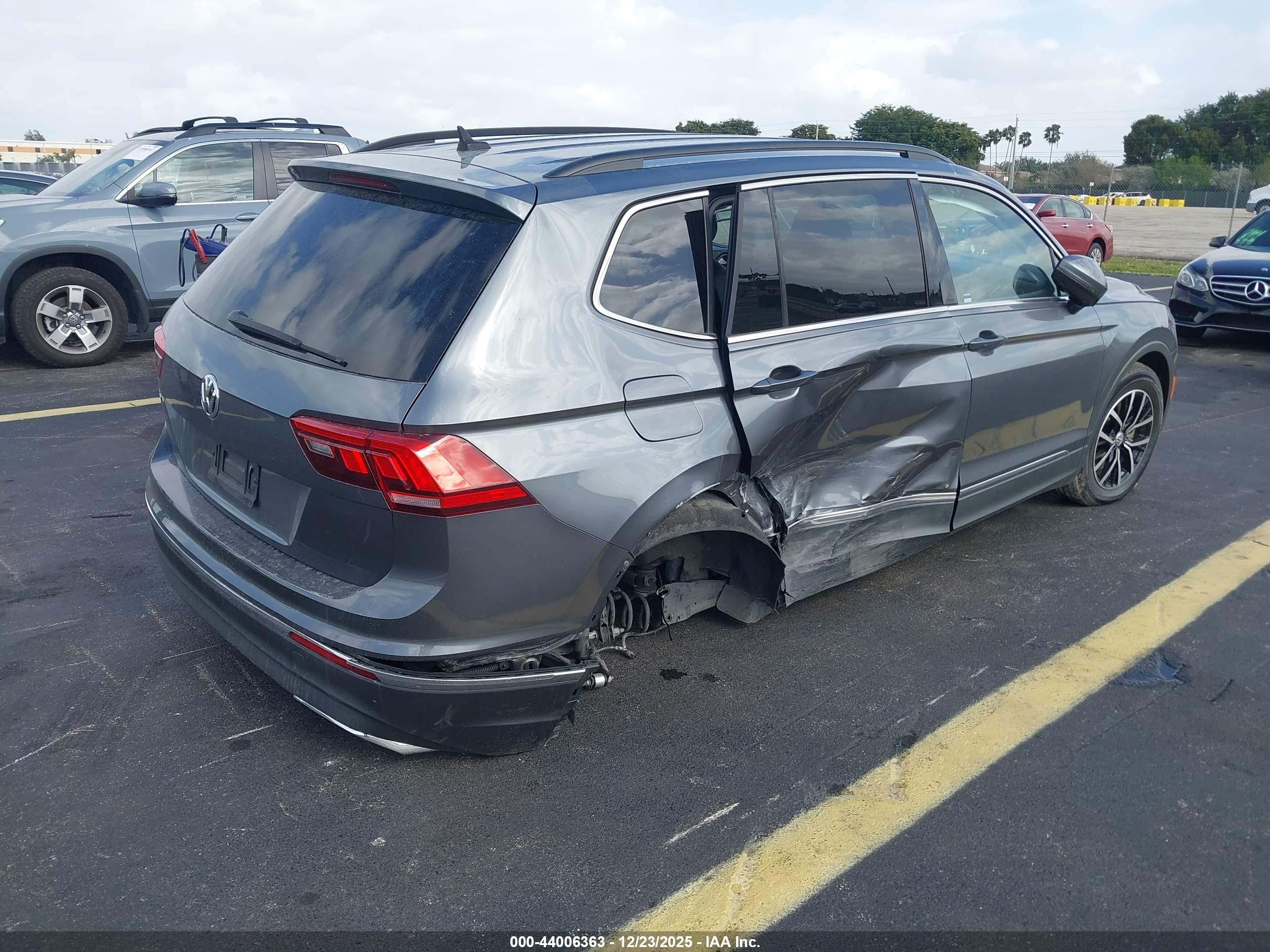 VOLKSWAGEN TIGUAN image 4
