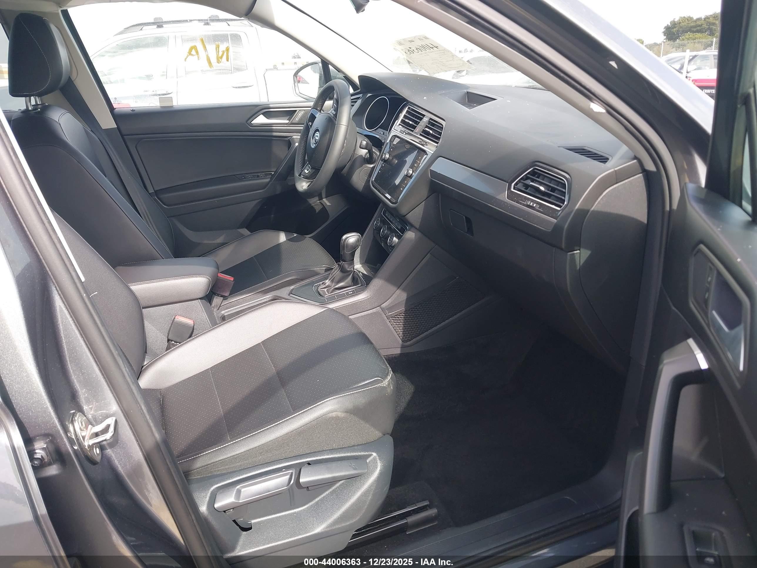 VOLKSWAGEN TIGUAN image 5