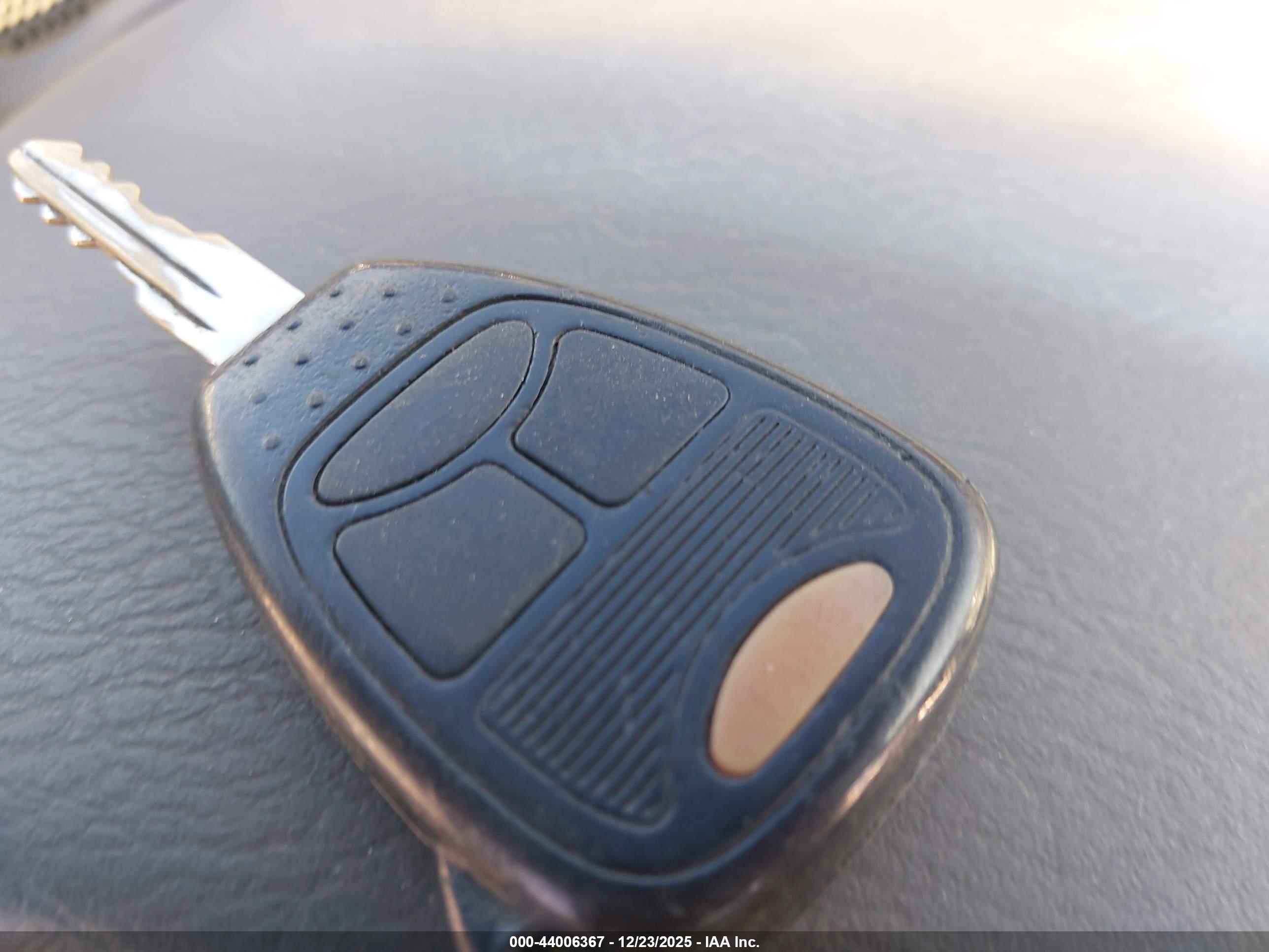 JEEP LIBERTY image 11
