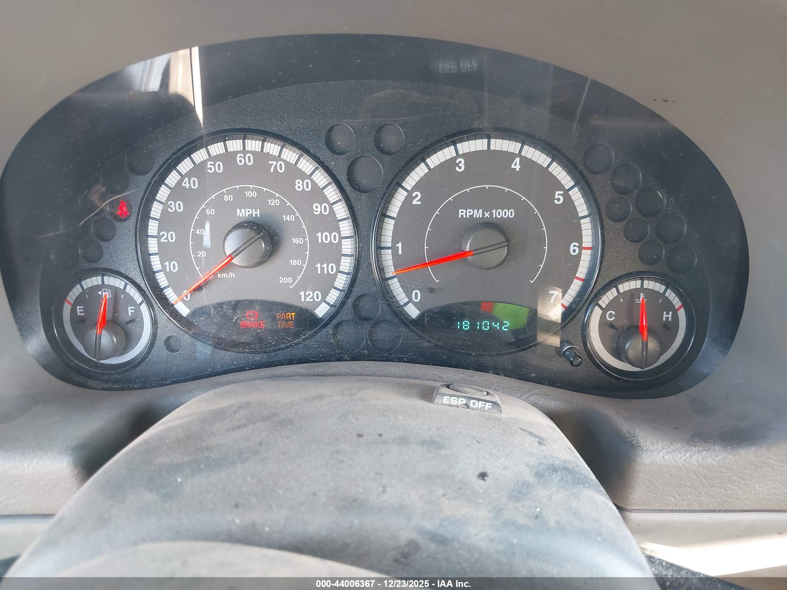 JEEP LIBERTY image 7