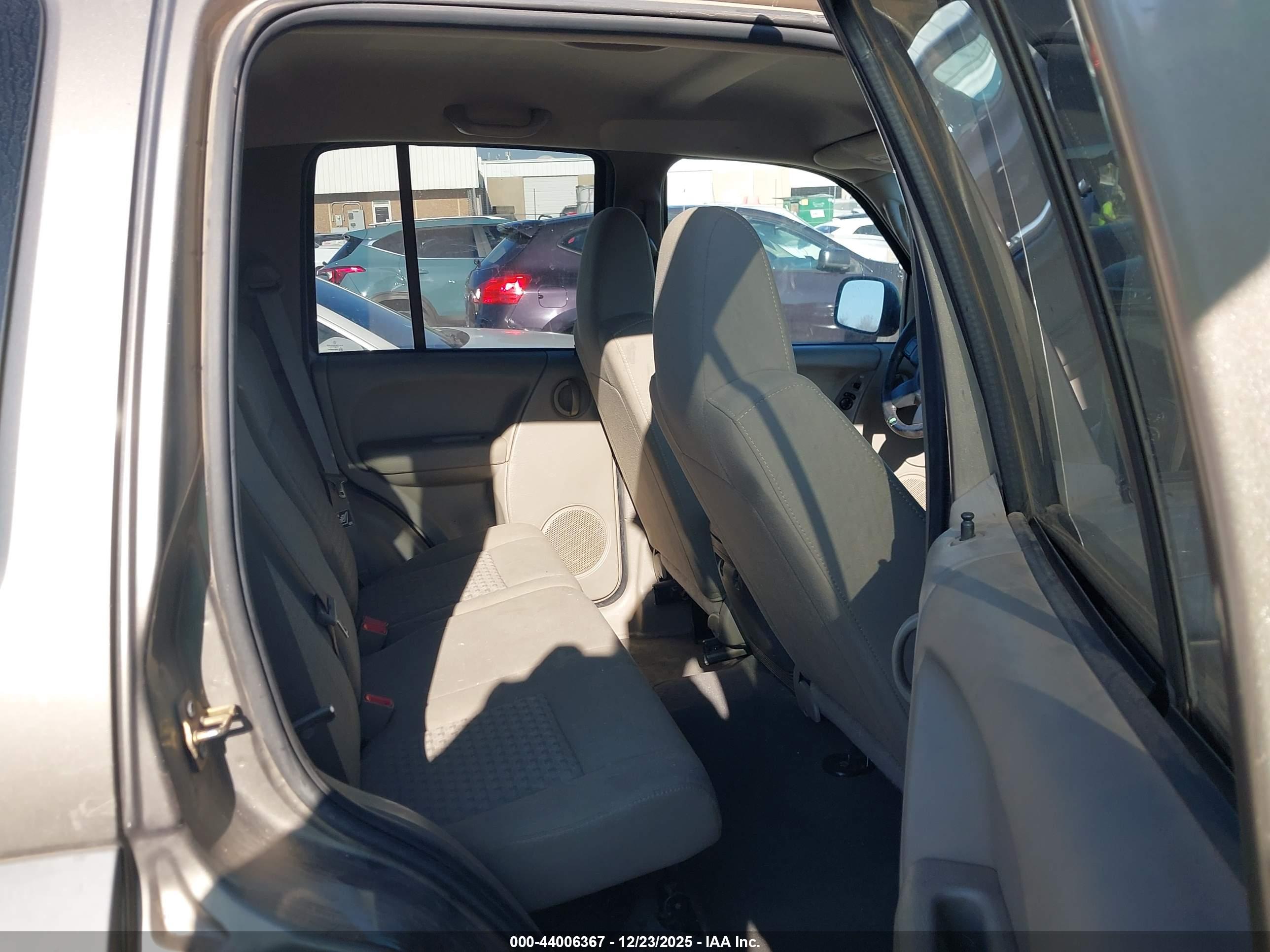 JEEP LIBERTY image 8