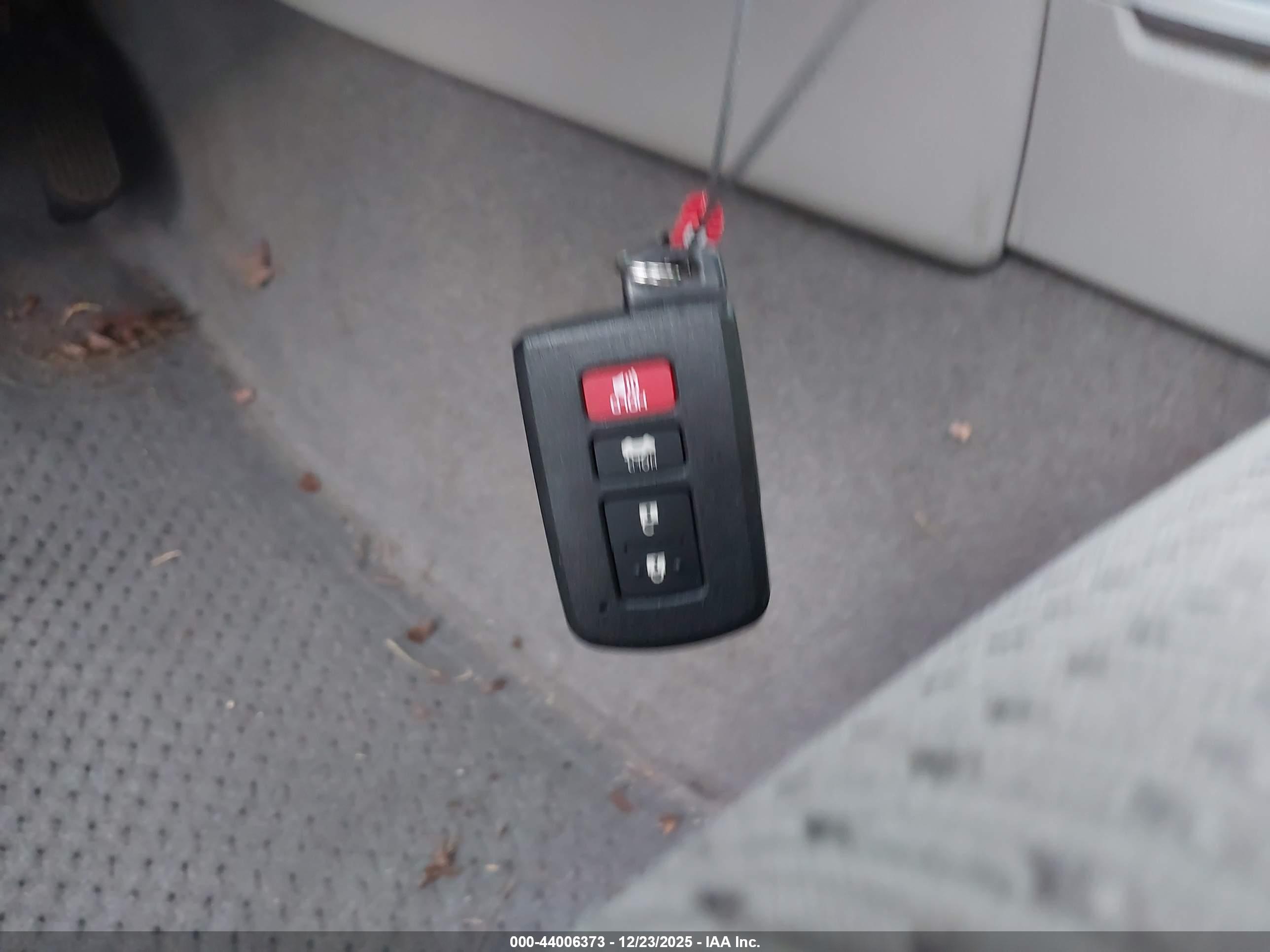 TOYOTA CAMRY image 11