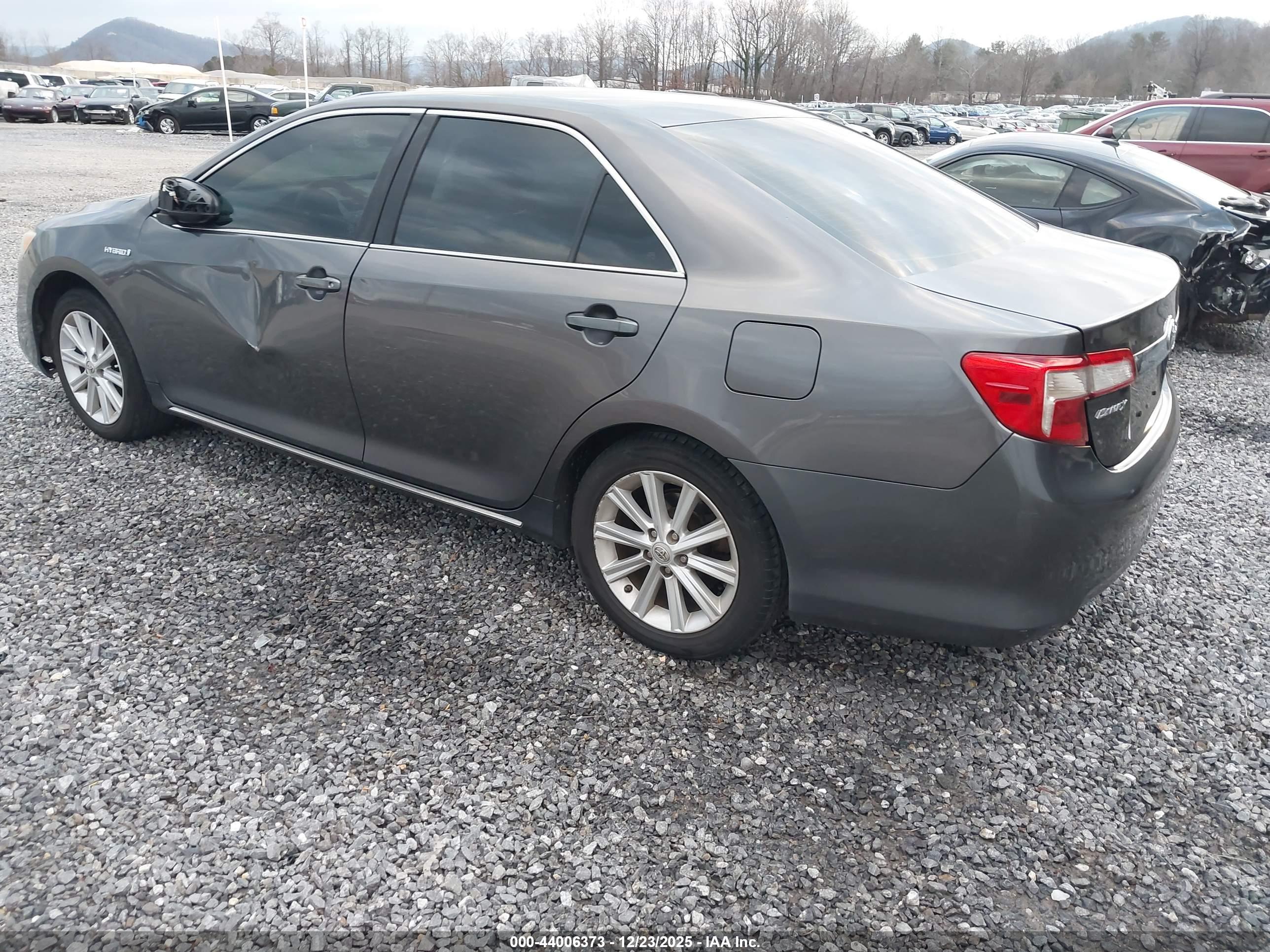 TOYOTA CAMRY image 3