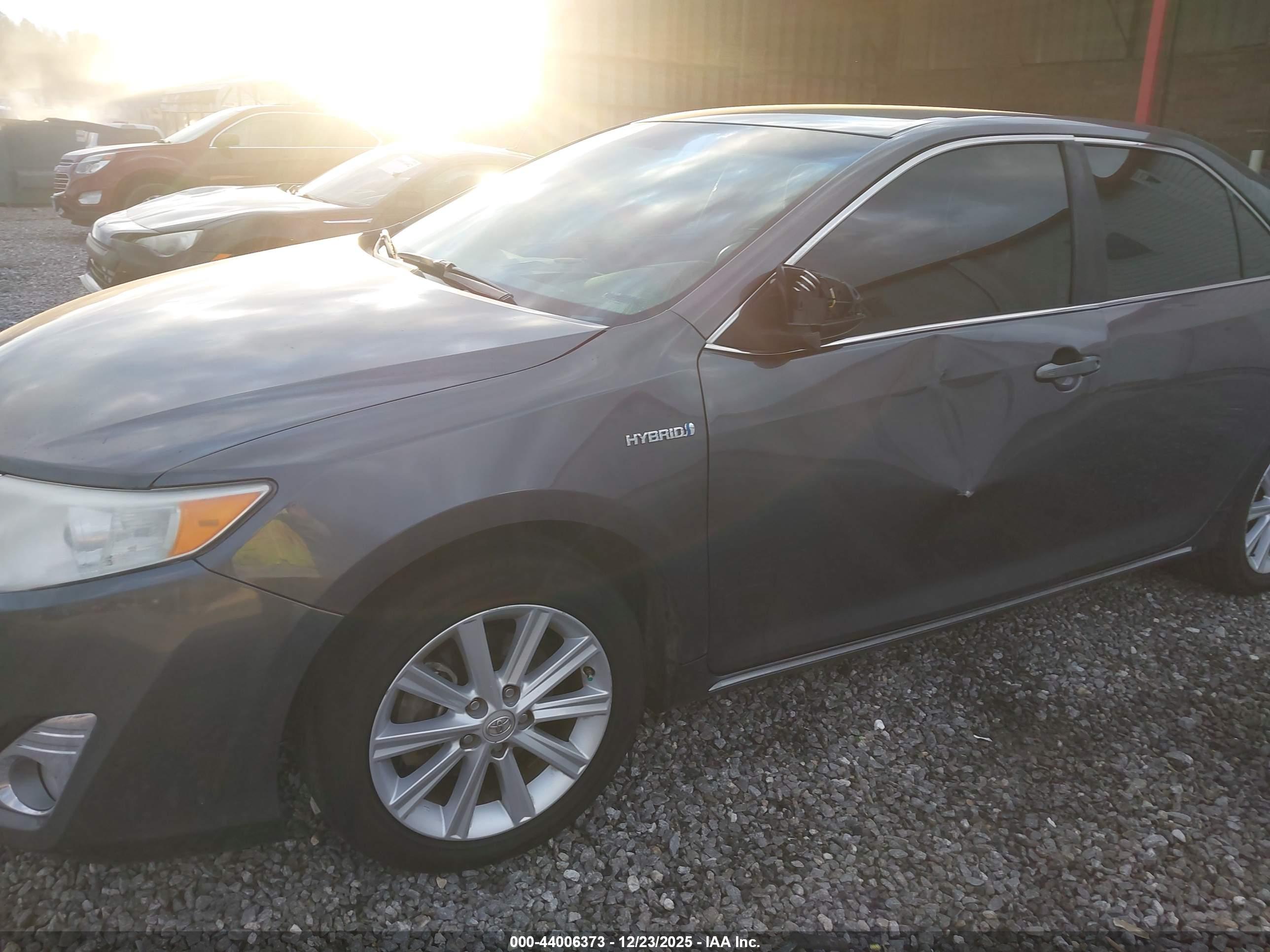TOYOTA CAMRY image 6