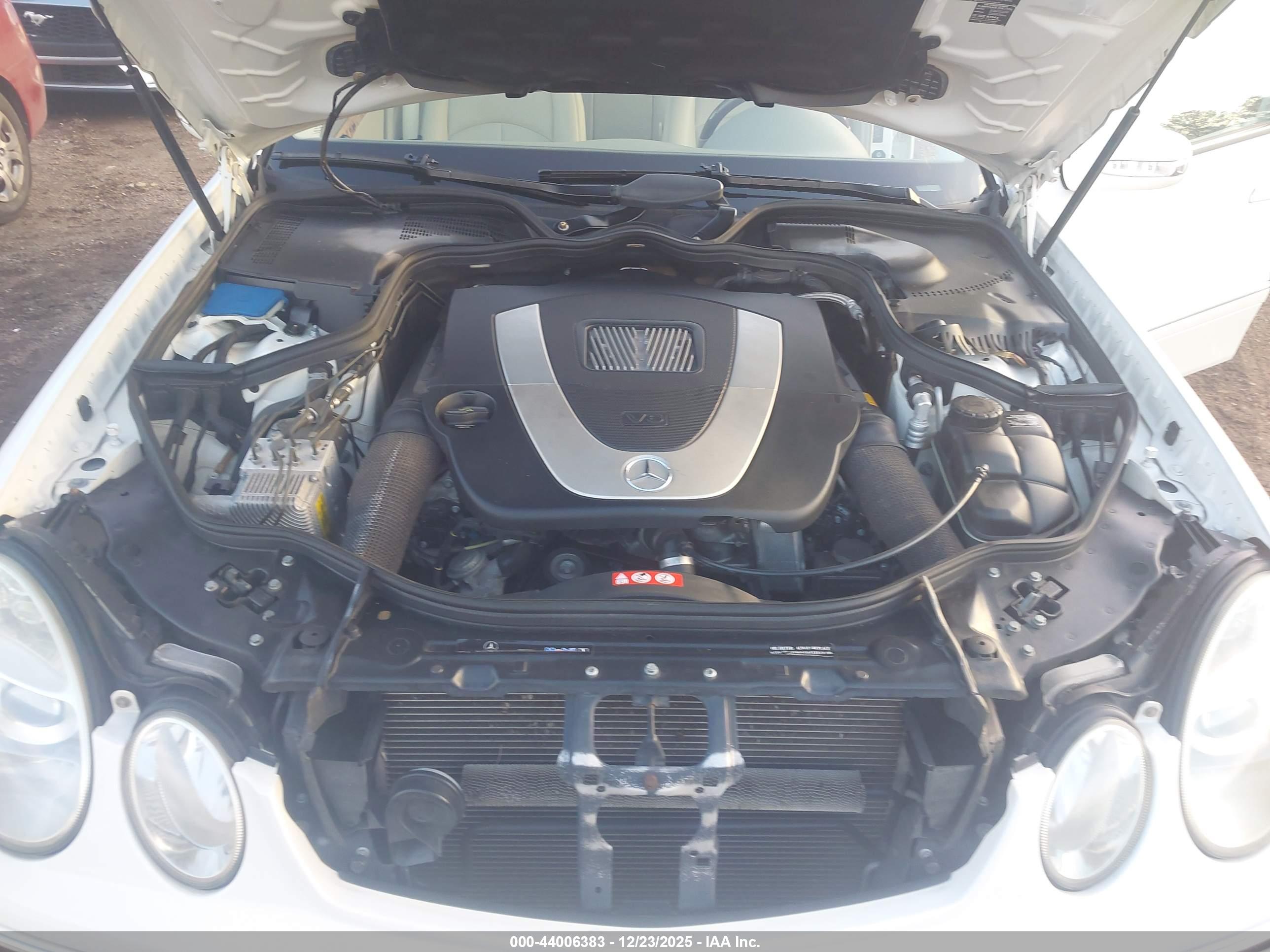 MERCEDES-BENZ E image 10
