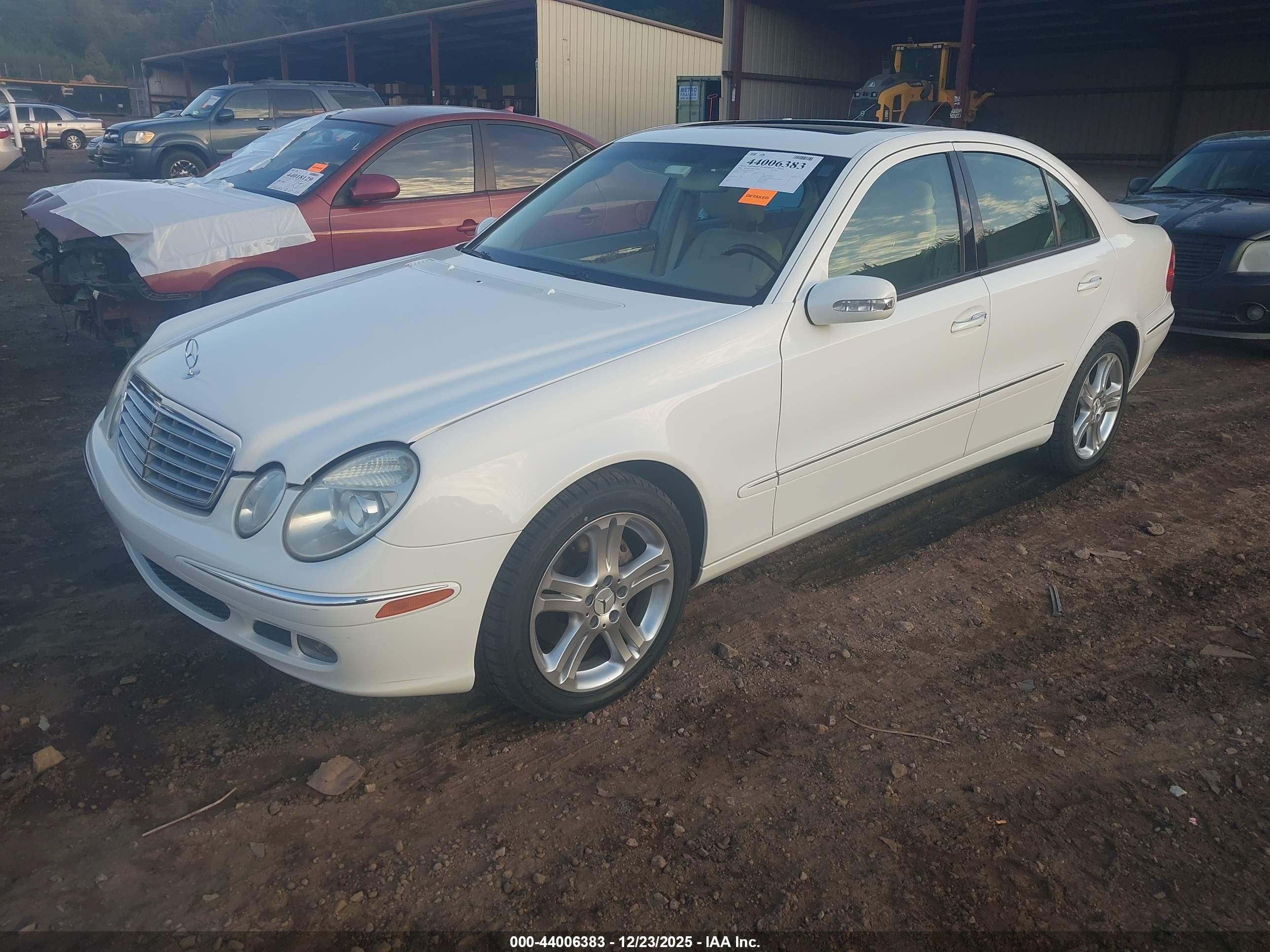 MERCEDES-BENZ E image 2