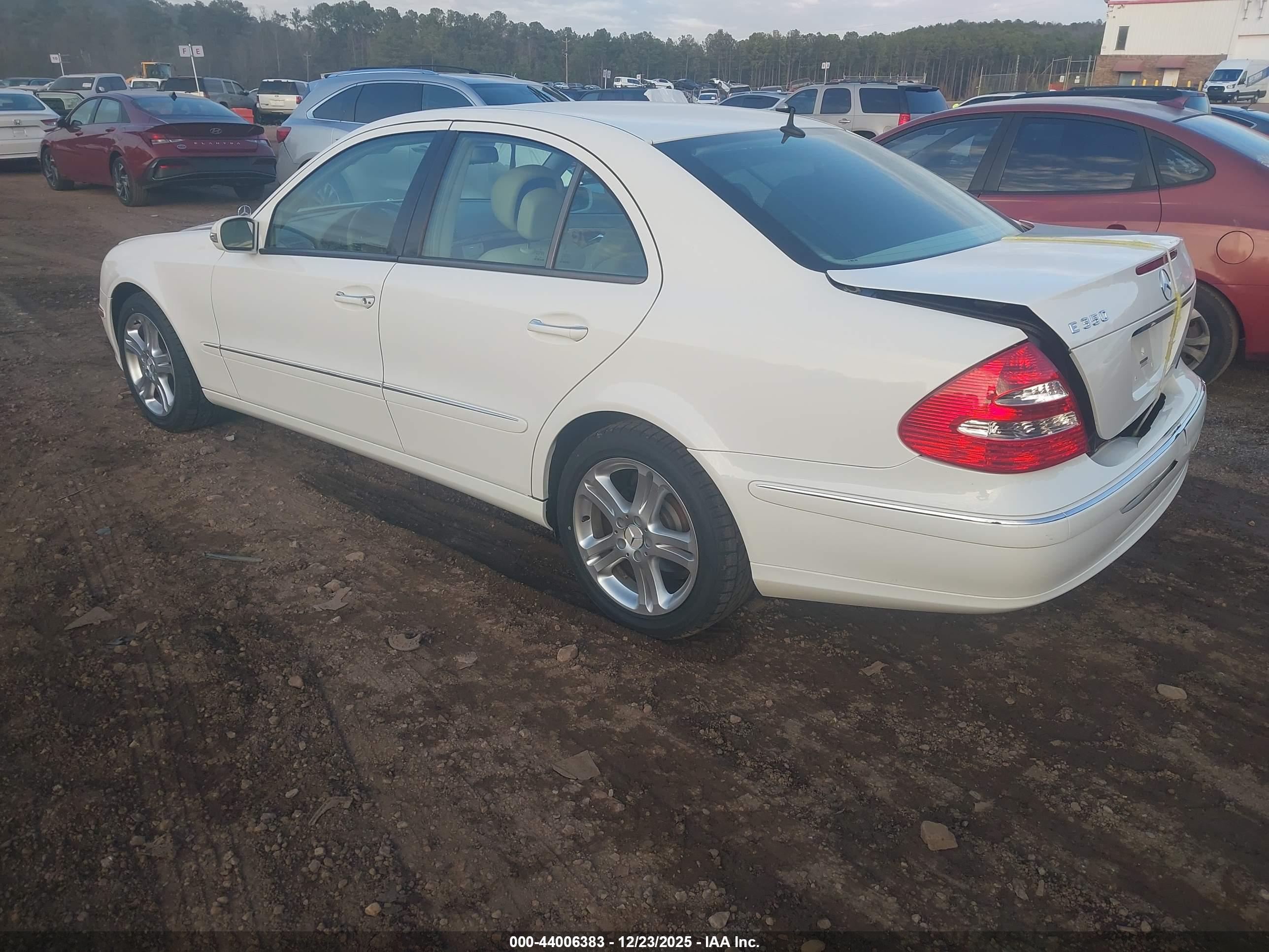 MERCEDES-BENZ E image 3