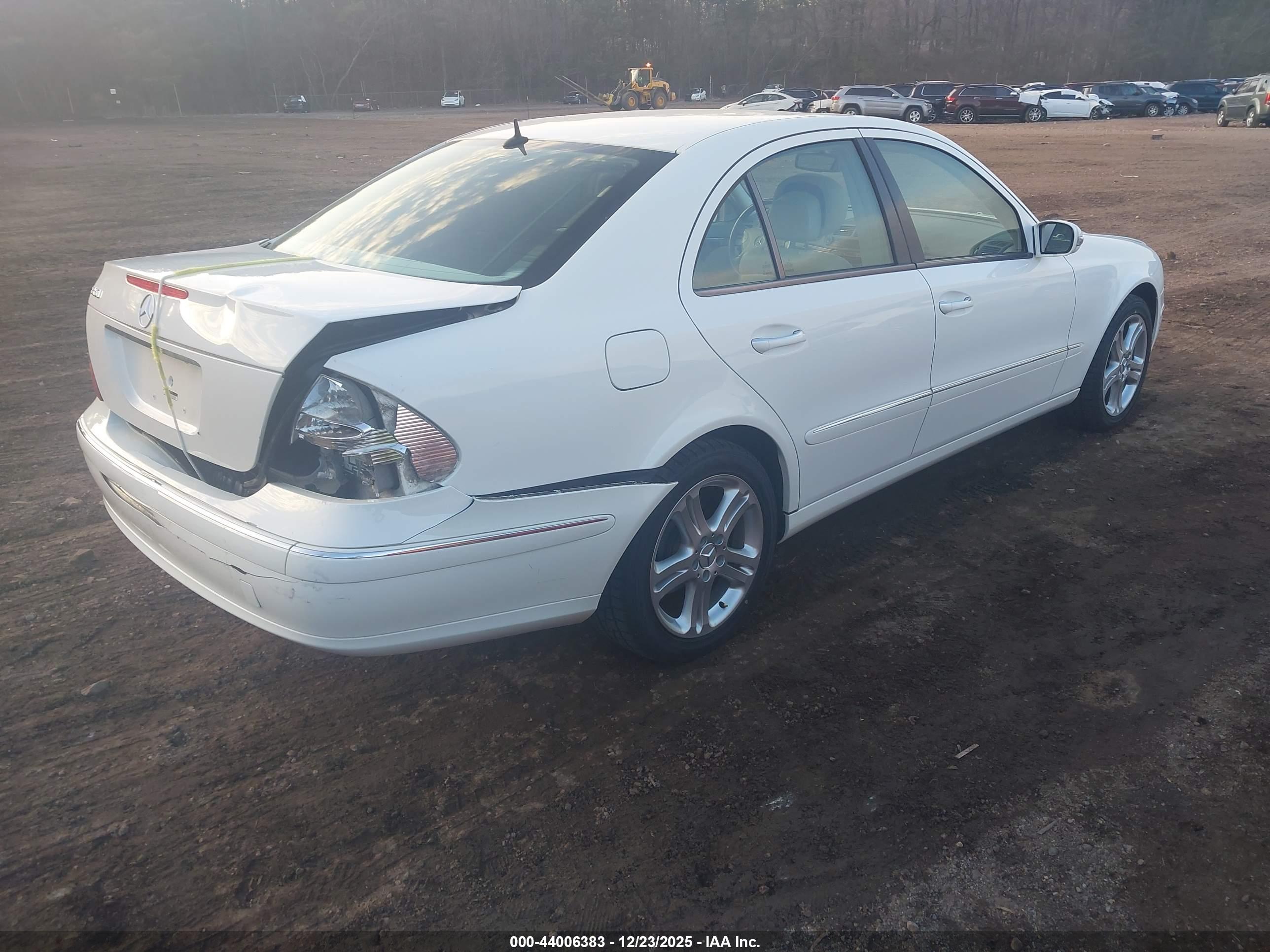 MERCEDES-BENZ E image 4