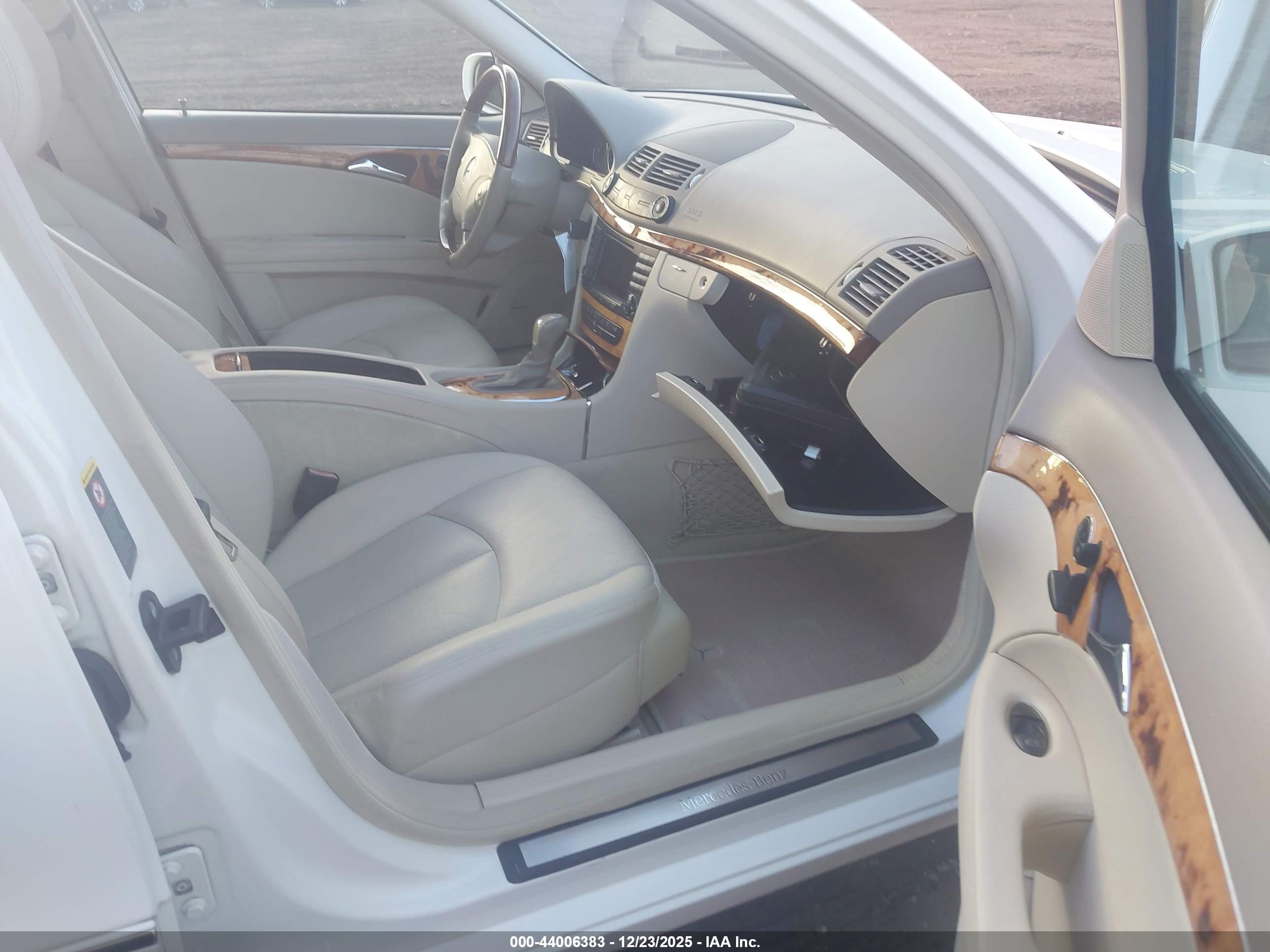 MERCEDES-BENZ E image 5