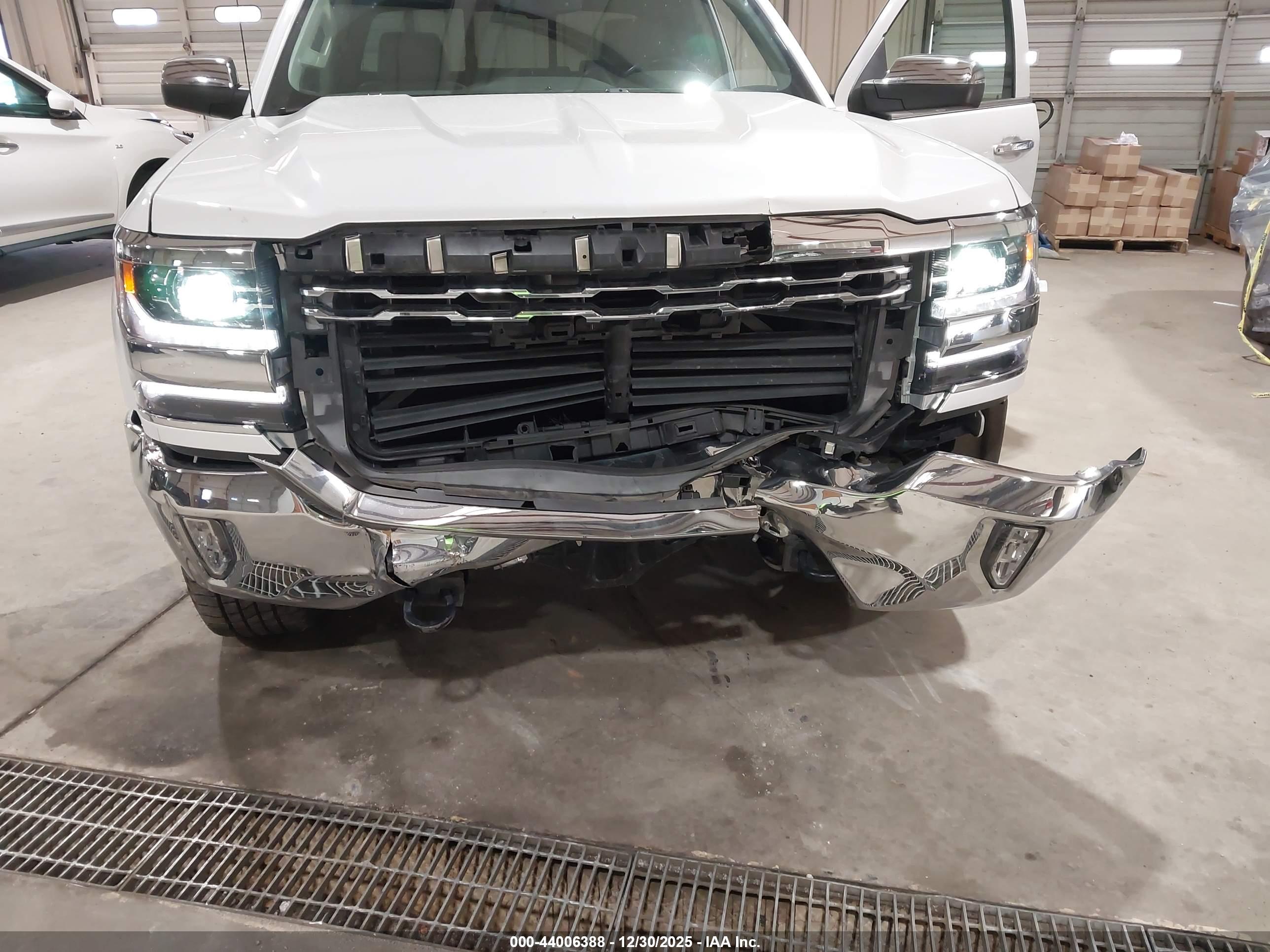 CHEVROLET SILVERADO image 6