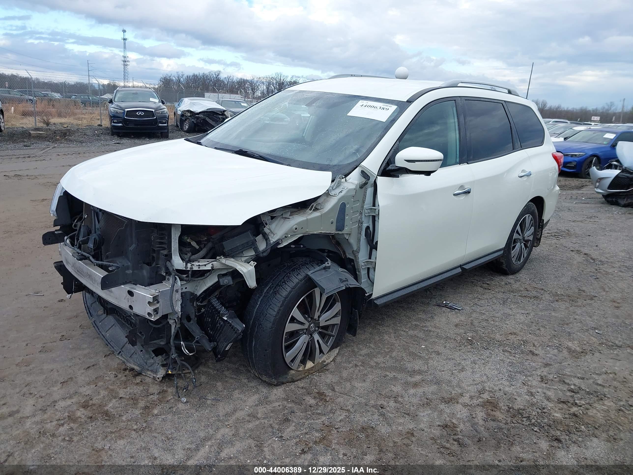 NISSAN PATHFINDER image 2