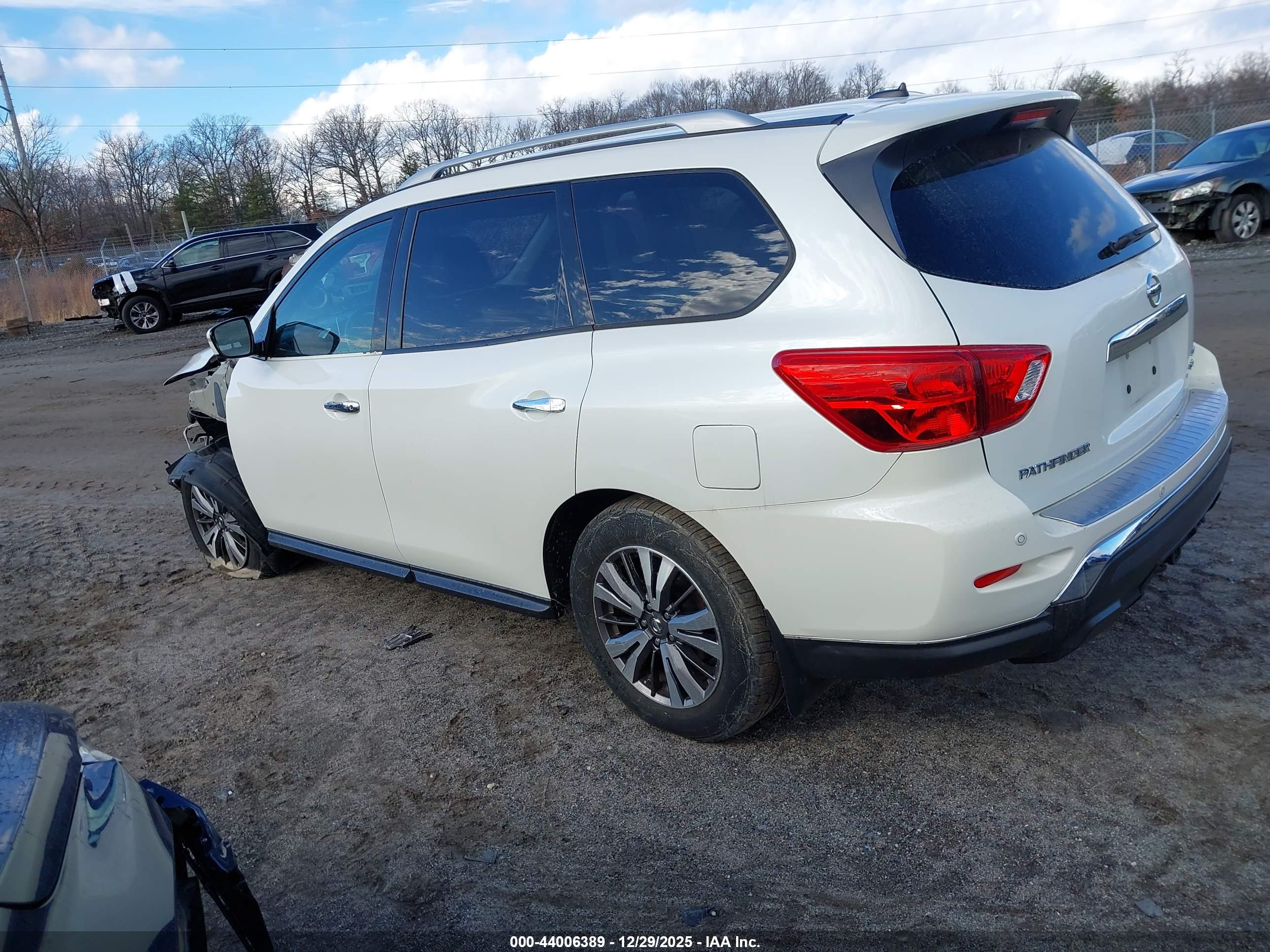 NISSAN PATHFINDER image 3
