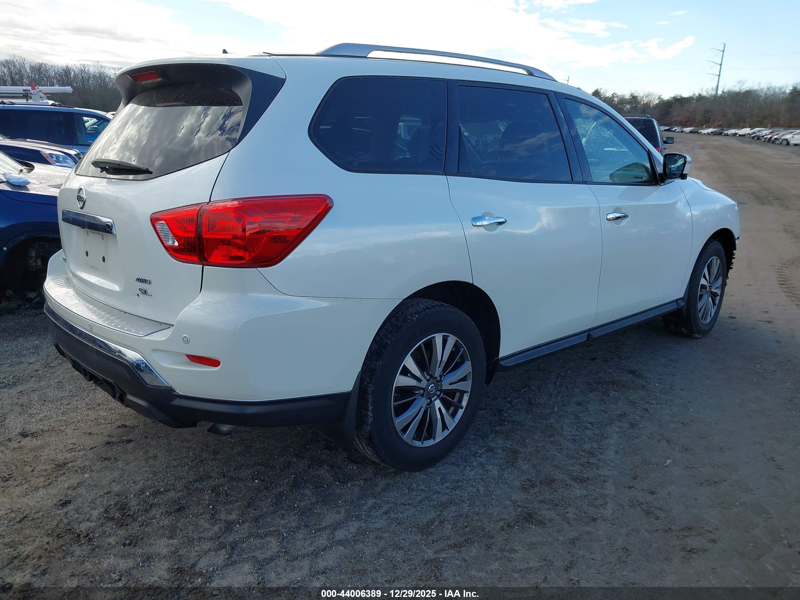 NISSAN PATHFINDER image 4