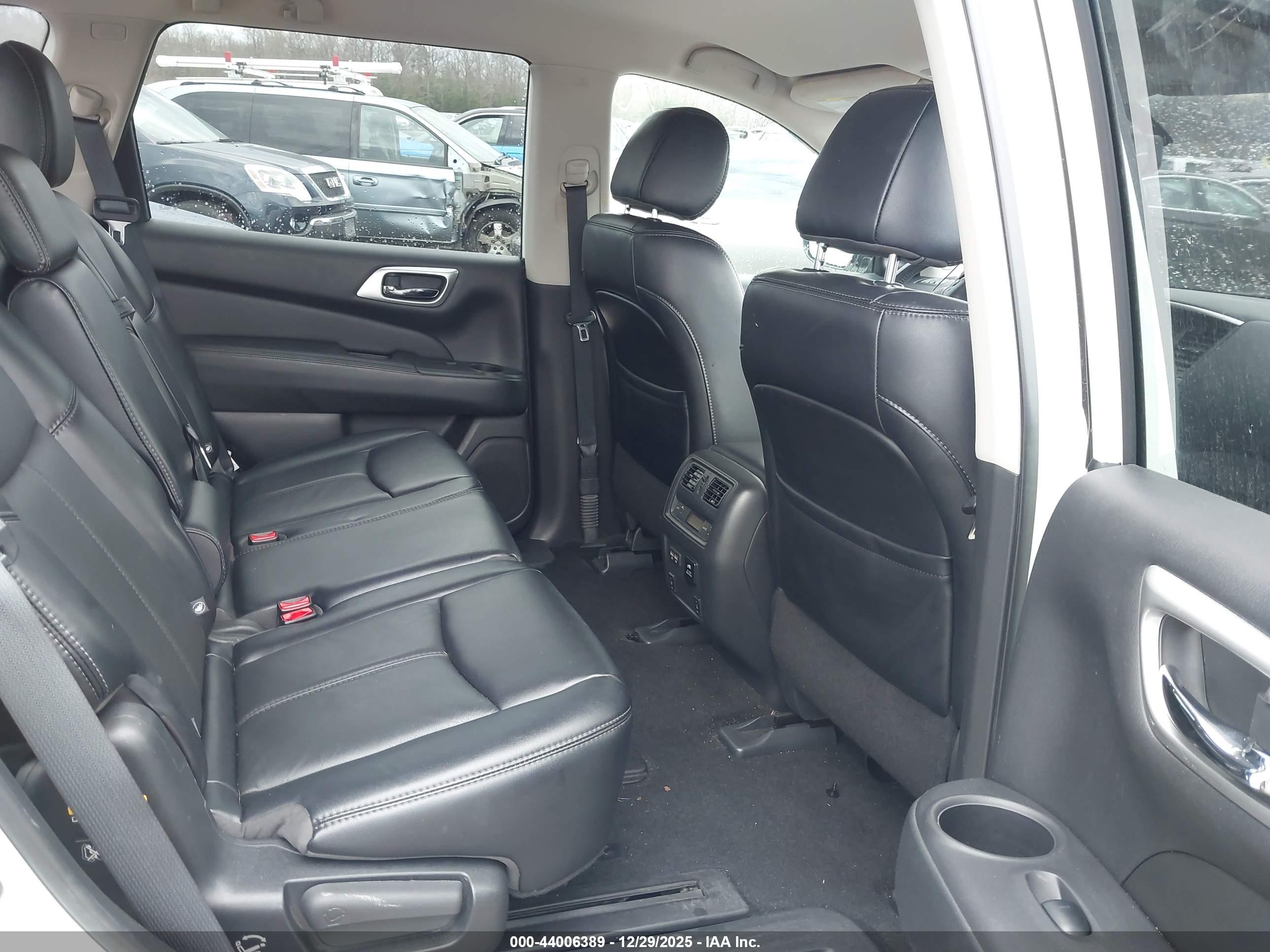 NISSAN PATHFINDER image 8