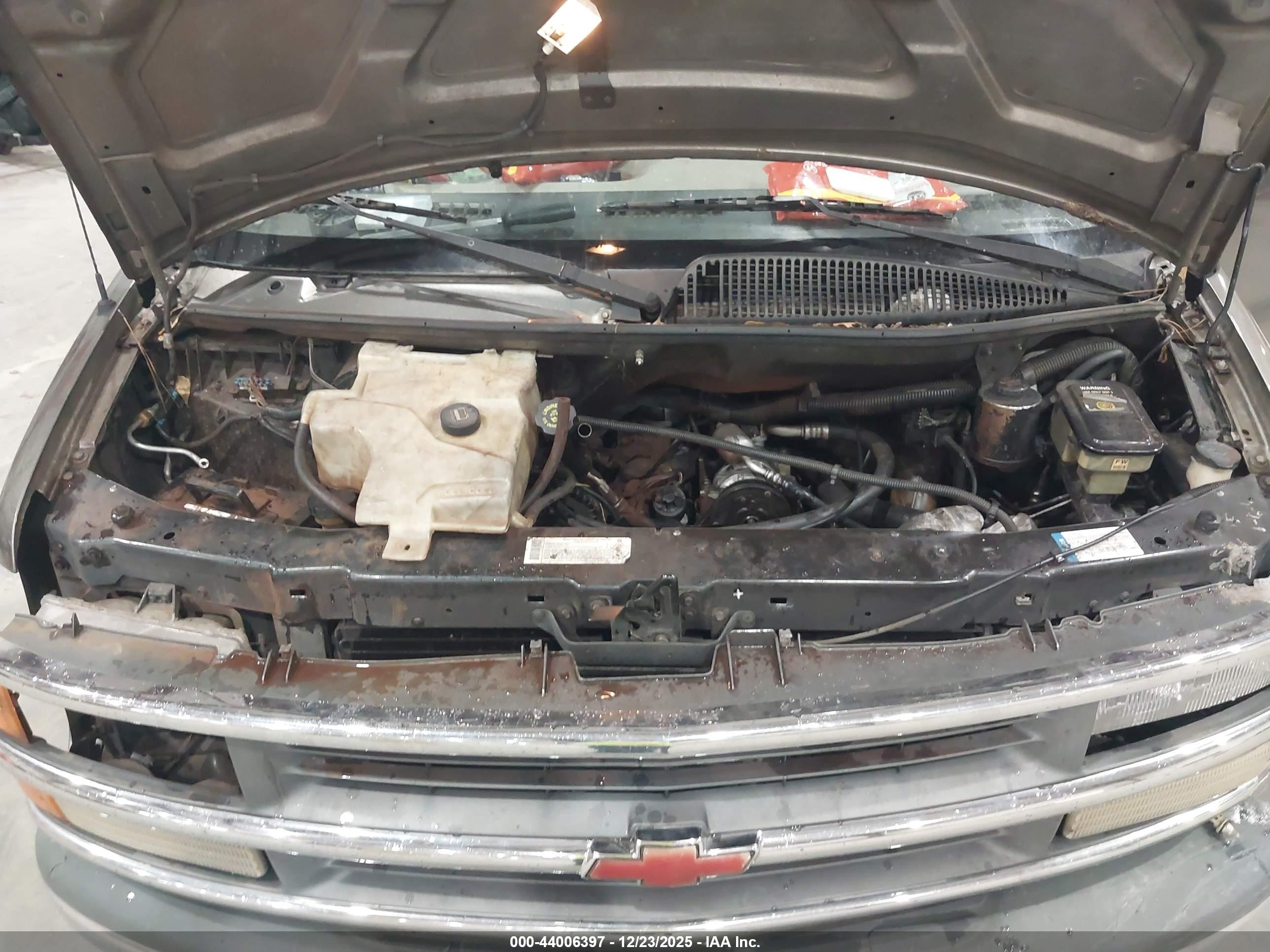 CHEVROLET EXPRESS image 10