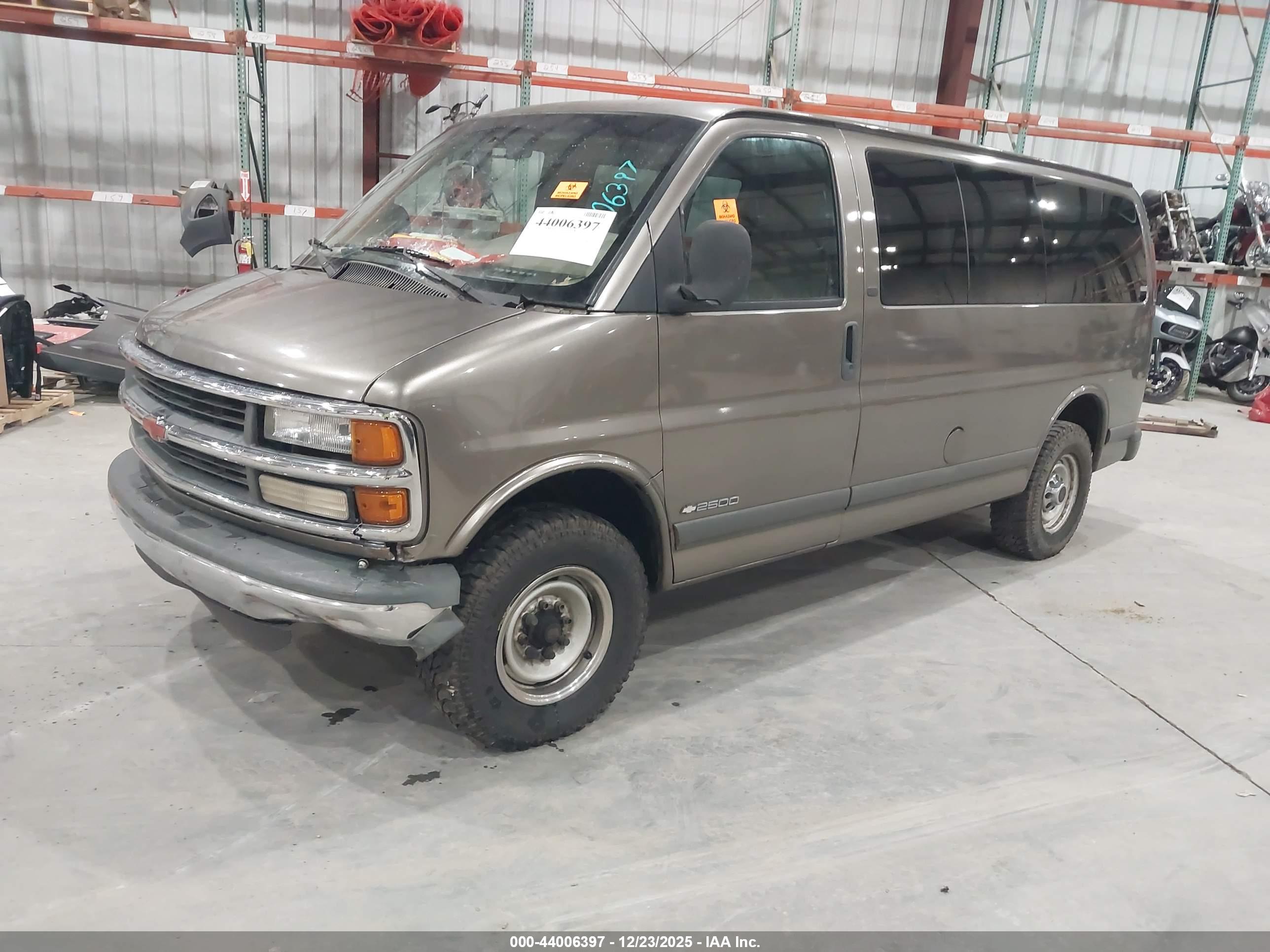 CHEVROLET EXPRESS image 2