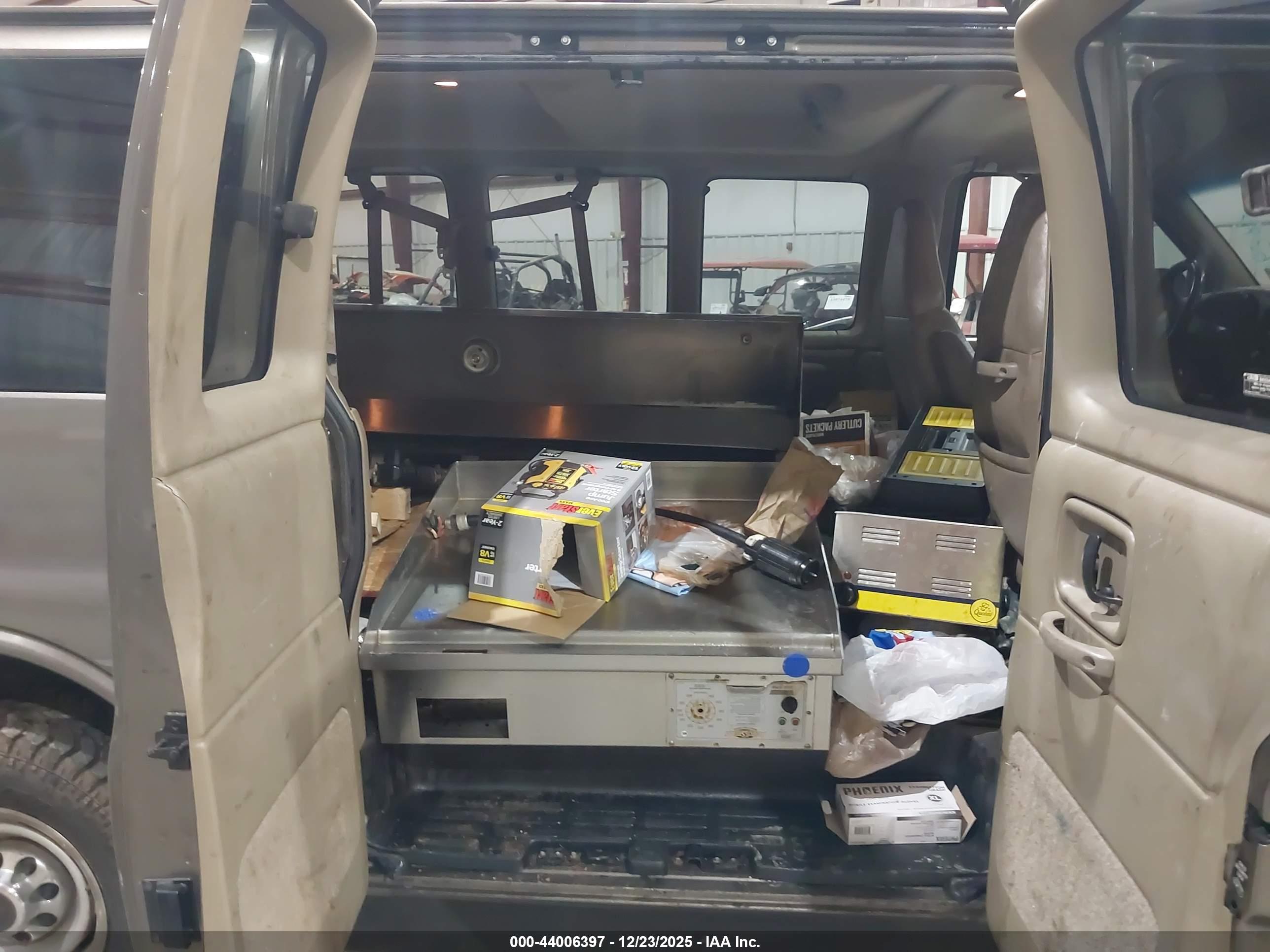 CHEVROLET EXPRESS image 8