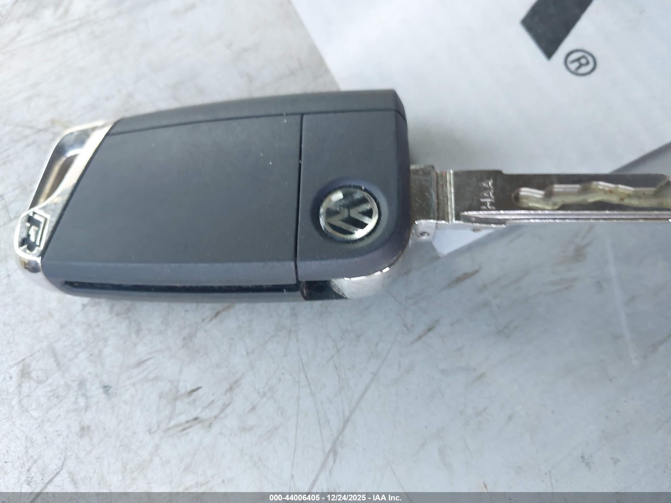 VOLKSWAGEN GOLF image 11