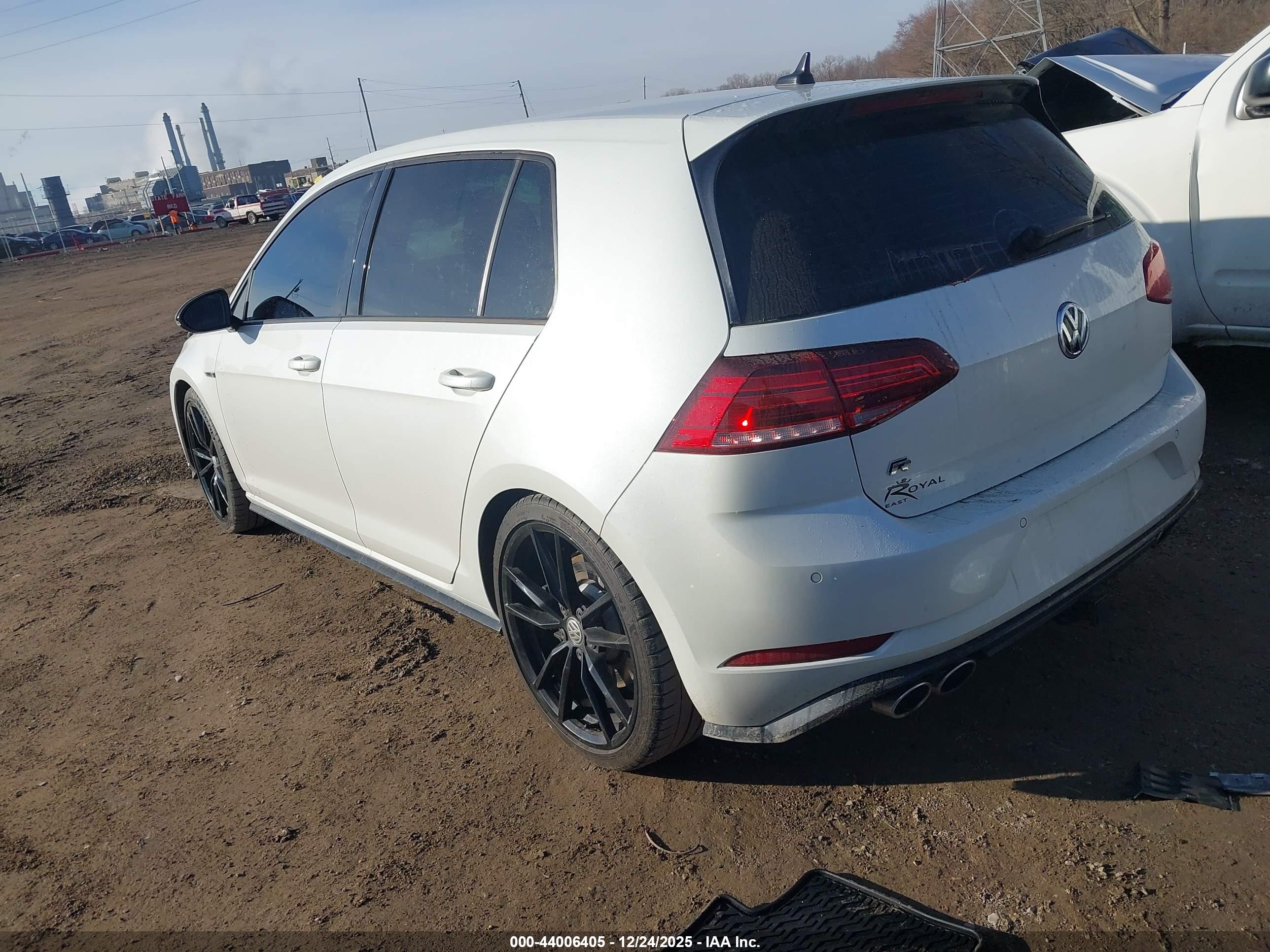 VOLKSWAGEN GOLF image 3