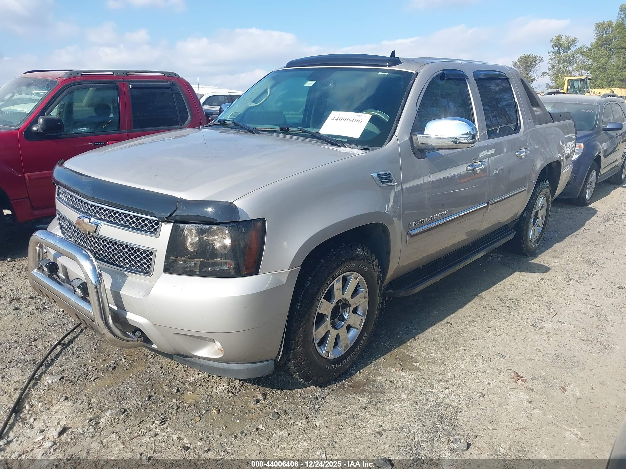 CHEVROLET AVALANCHE image 2