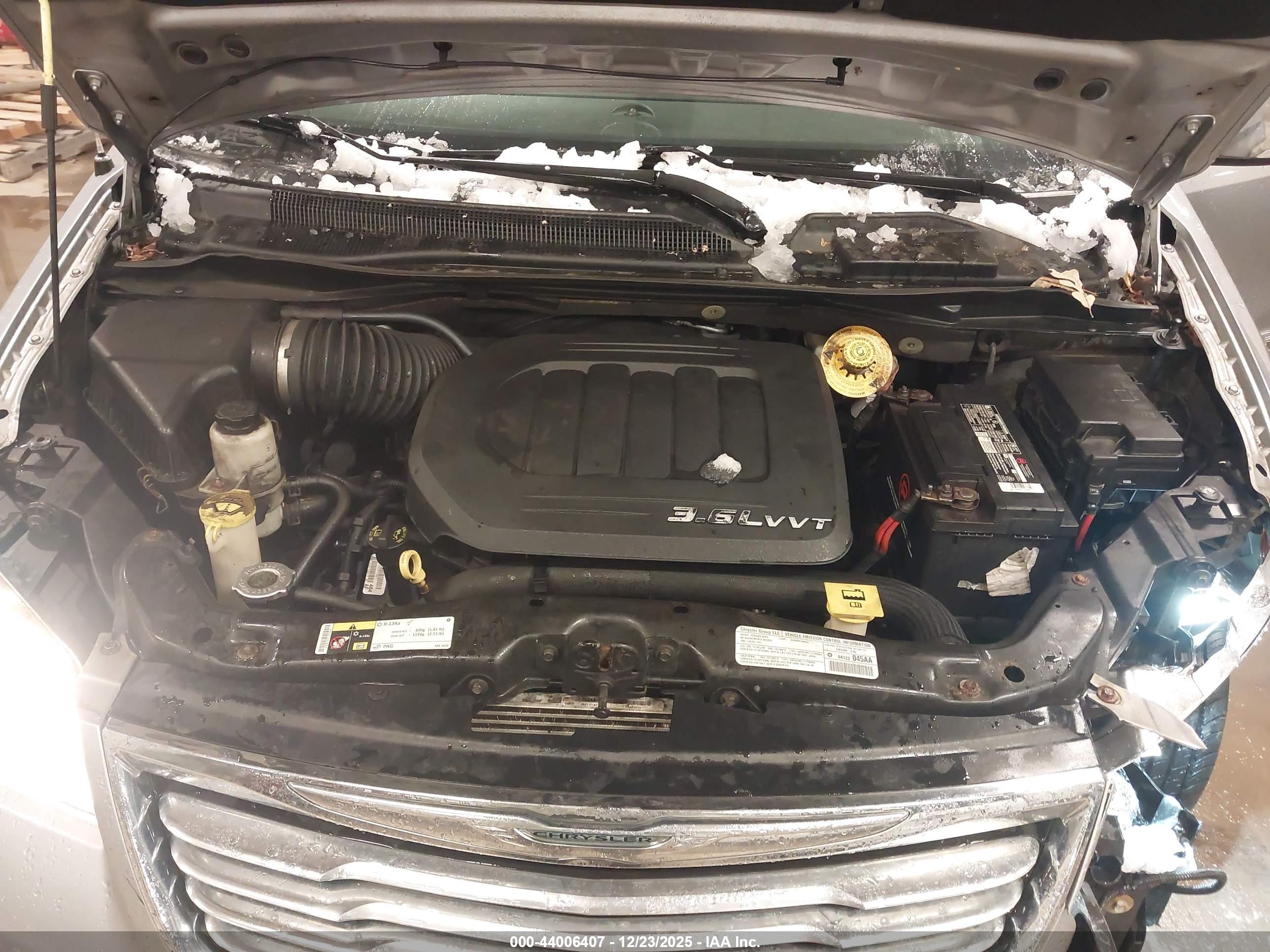 CHRYSLER TOWN image 10