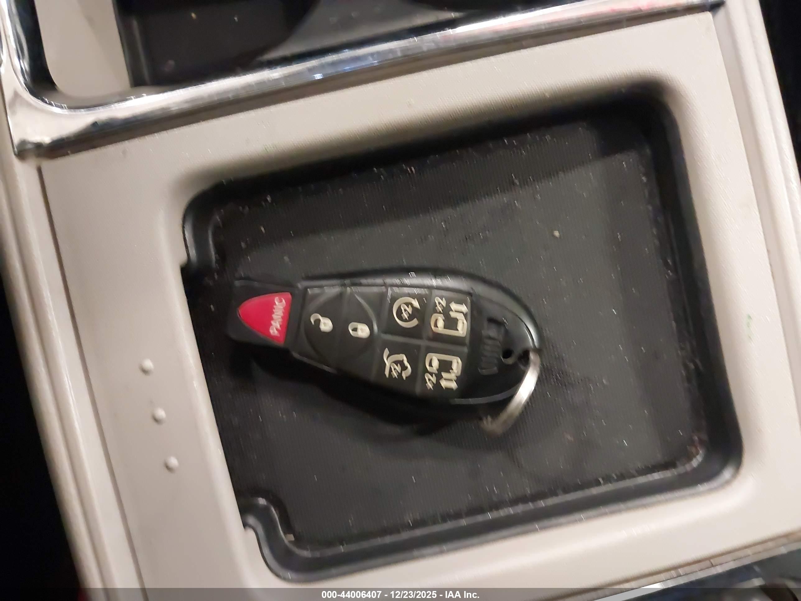 CHRYSLER TOWN image 11