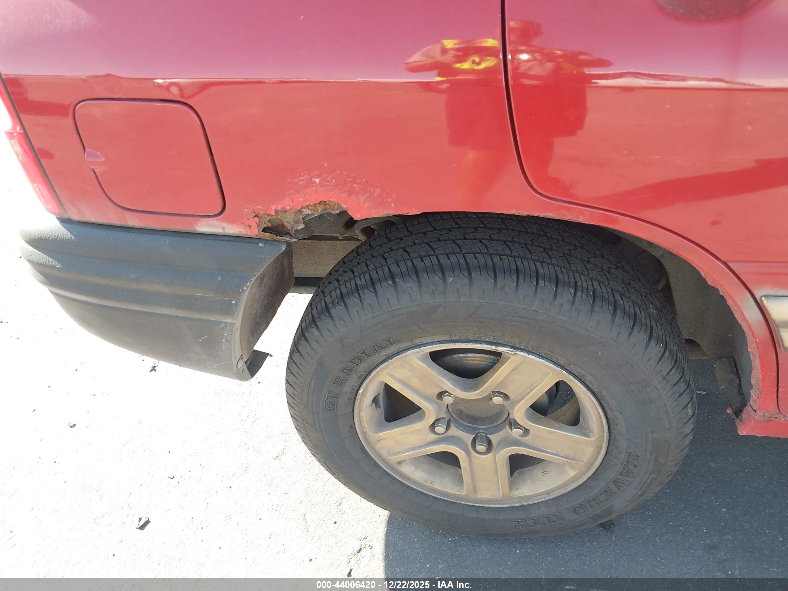 CHEVROLET TRACKER image 6