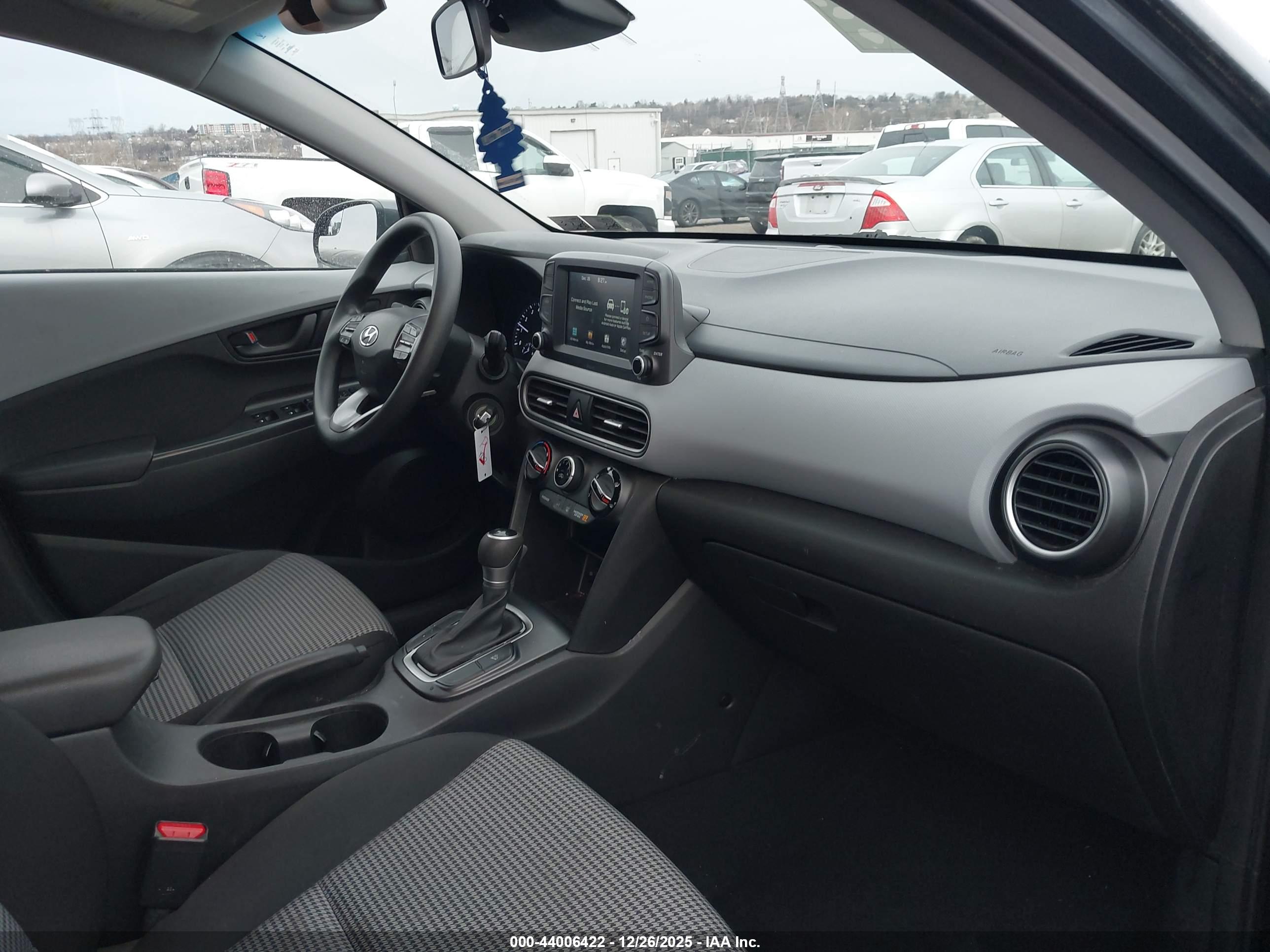 HYUNDAI KONA image 5