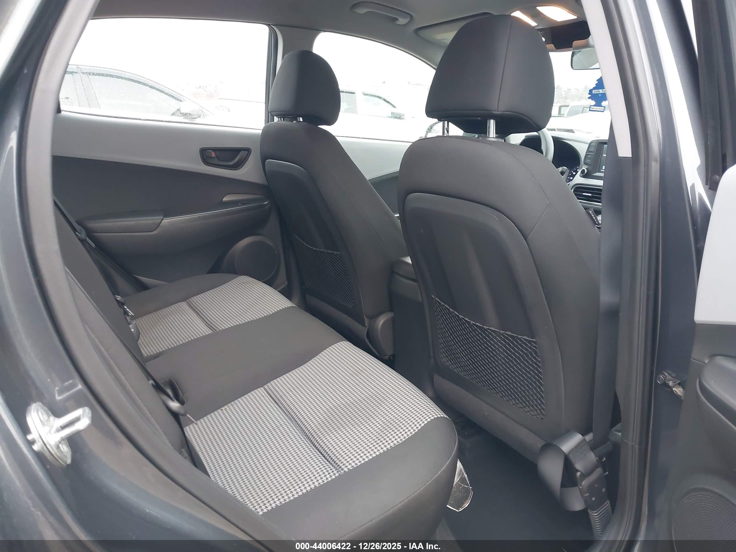 HYUNDAI KONA image 8