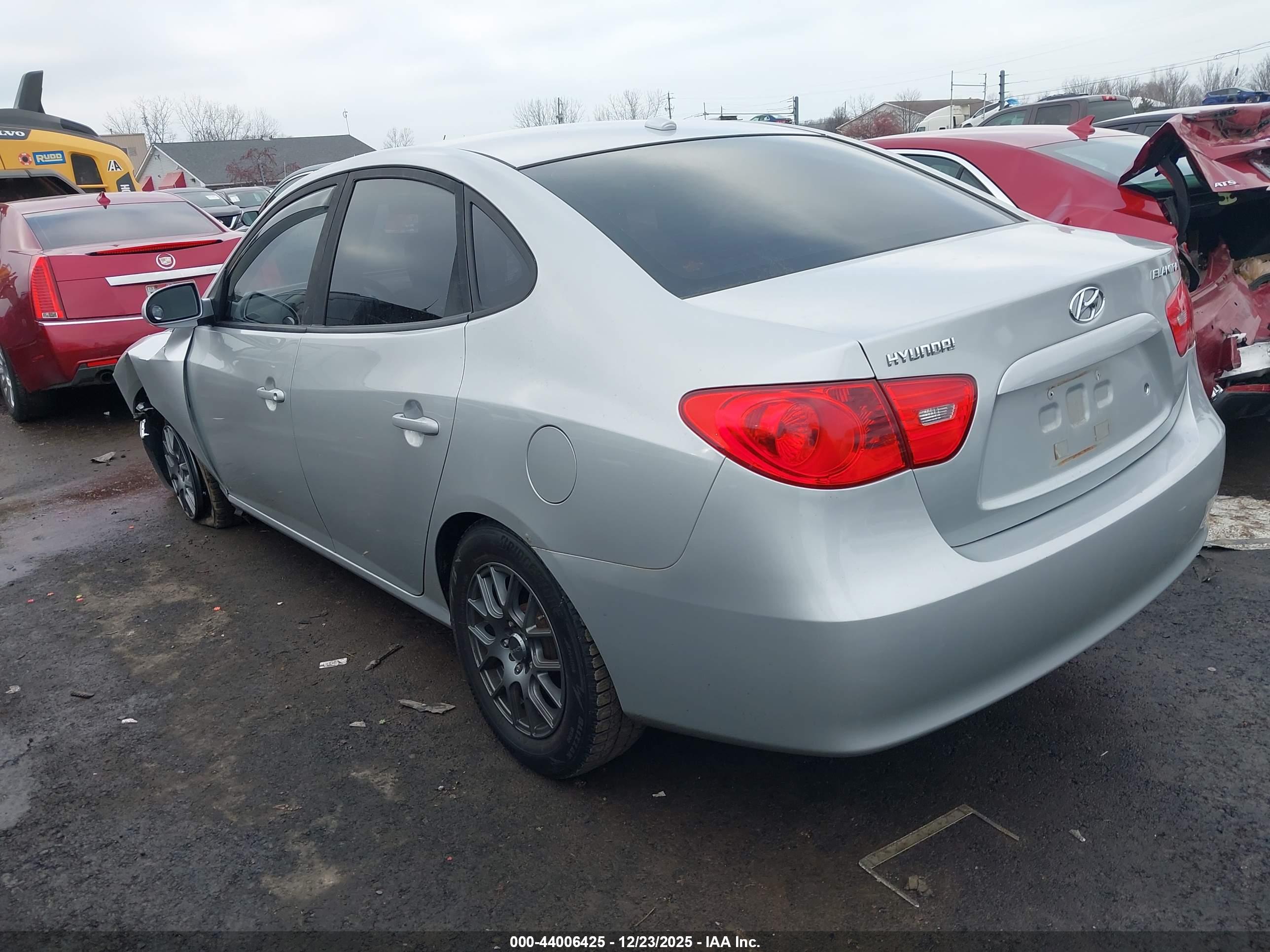 HYUNDAI ELANTRA image 3