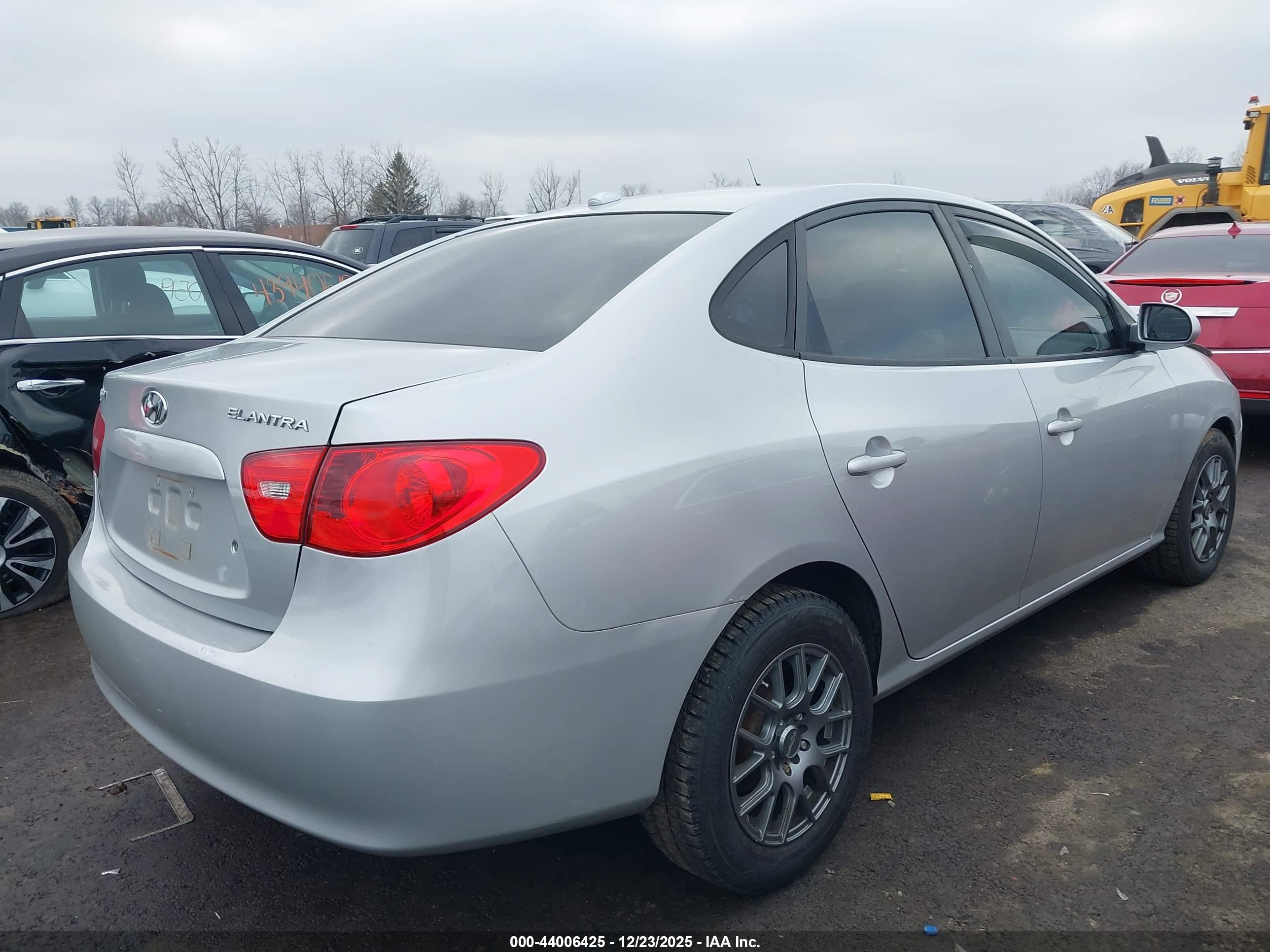 HYUNDAI ELANTRA image 4