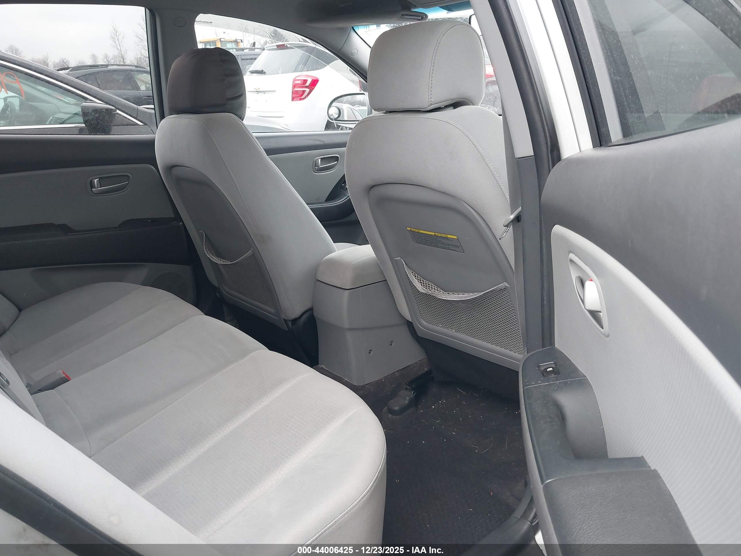 HYUNDAI ELANTRA image 8
