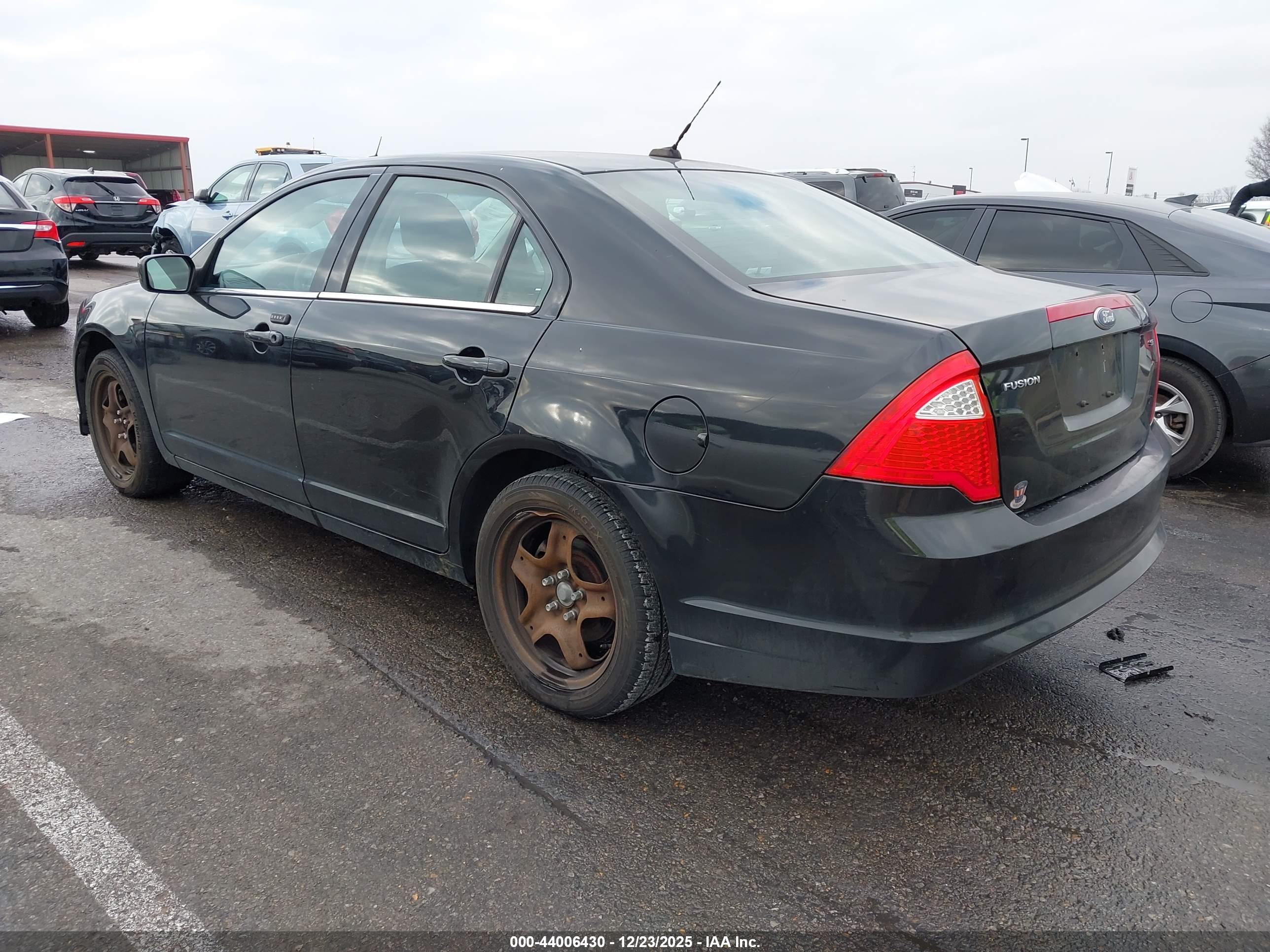 FORD FUSION image 3