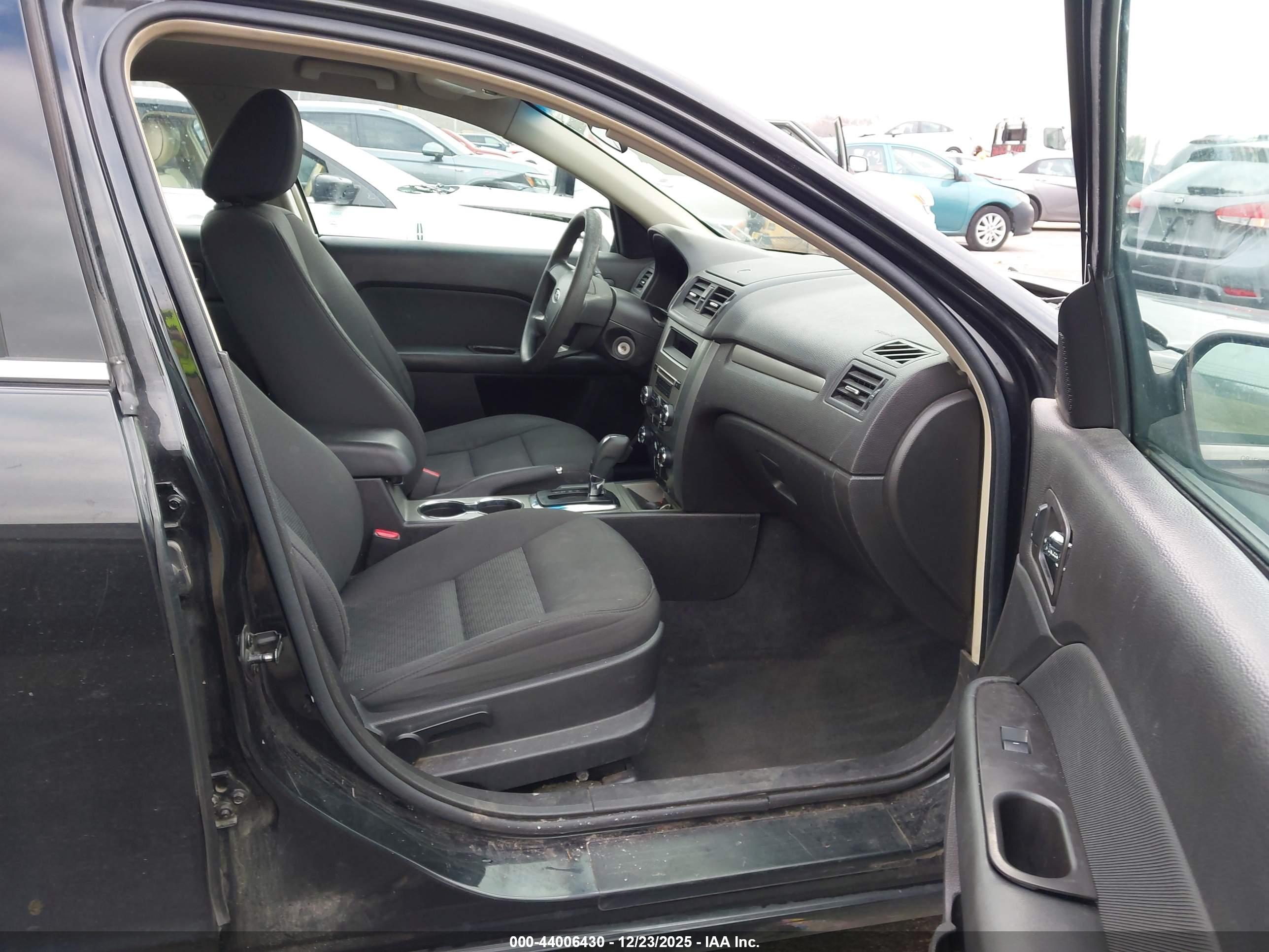 FORD FUSION image 5