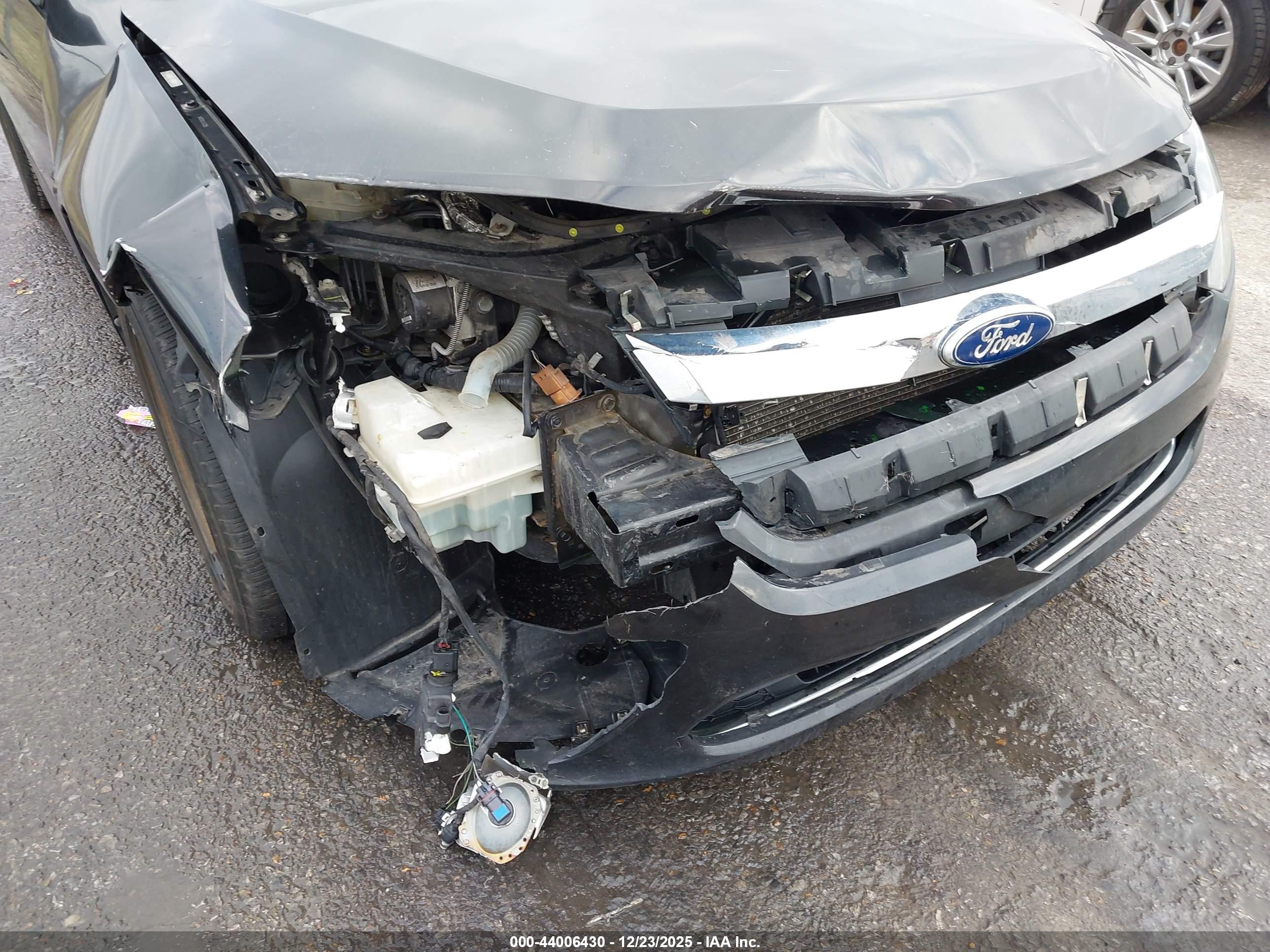 FORD FUSION image 6