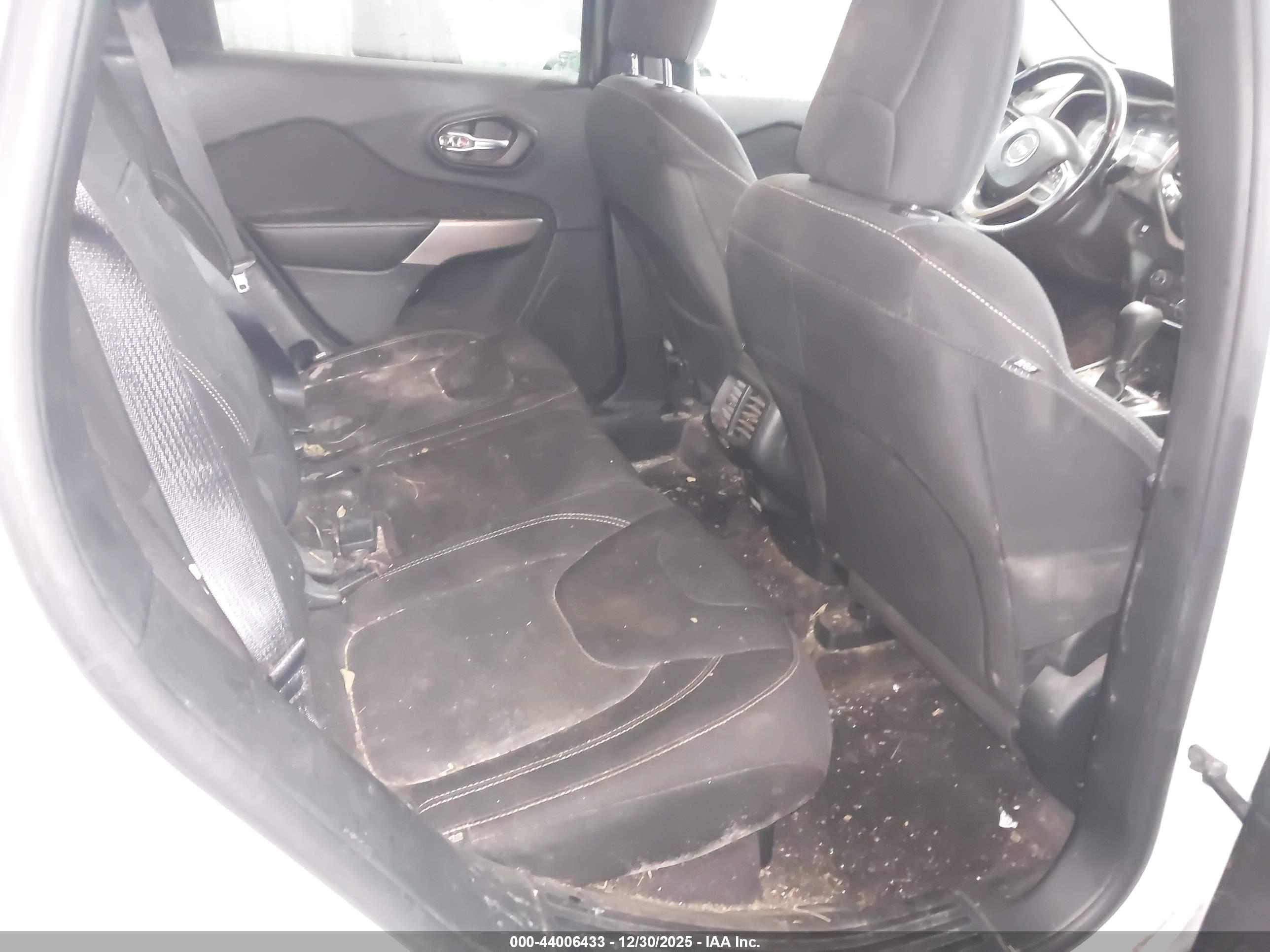 JEEP CHEROKEE image 8