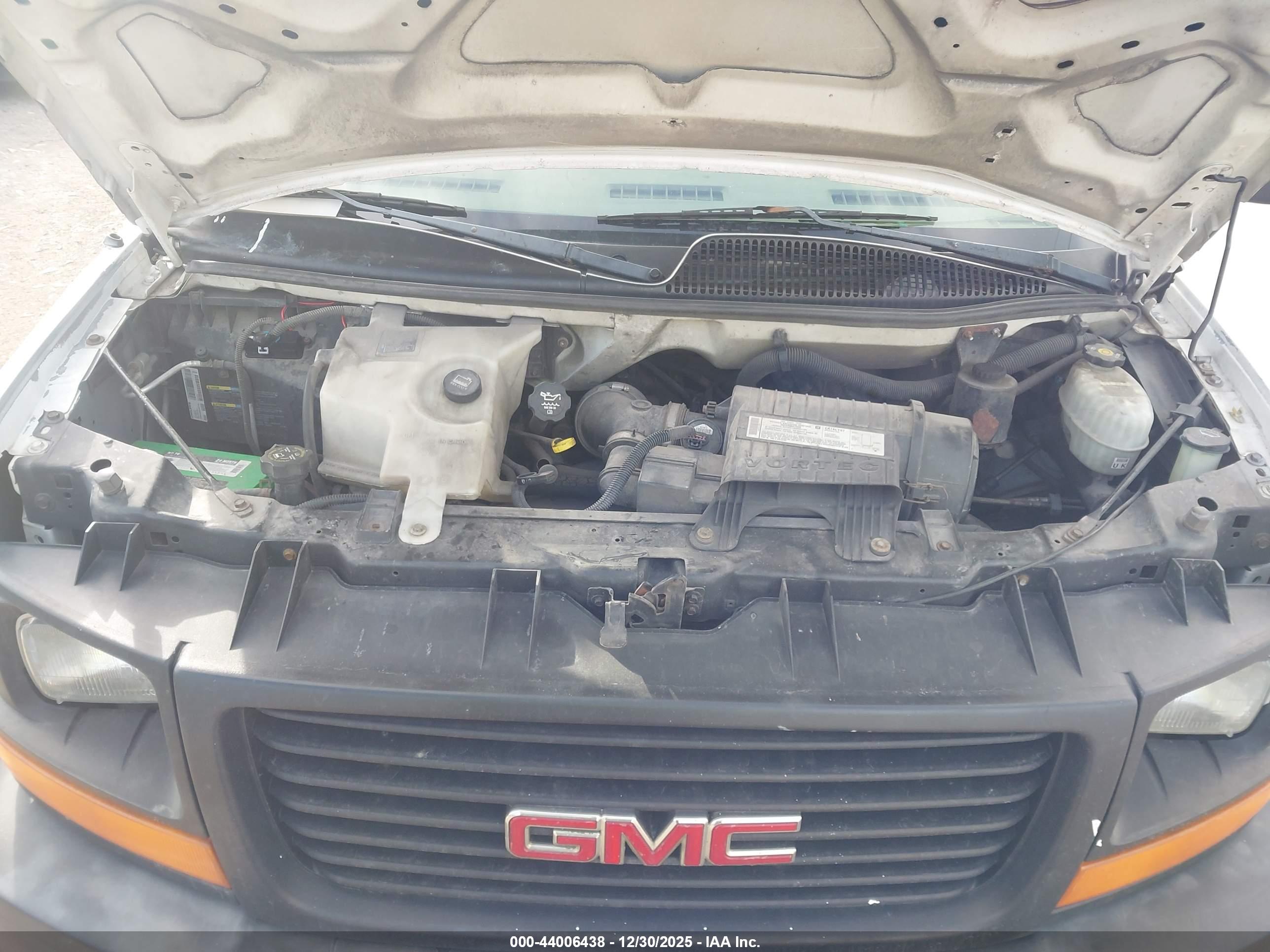 GMC SAVANA image 10