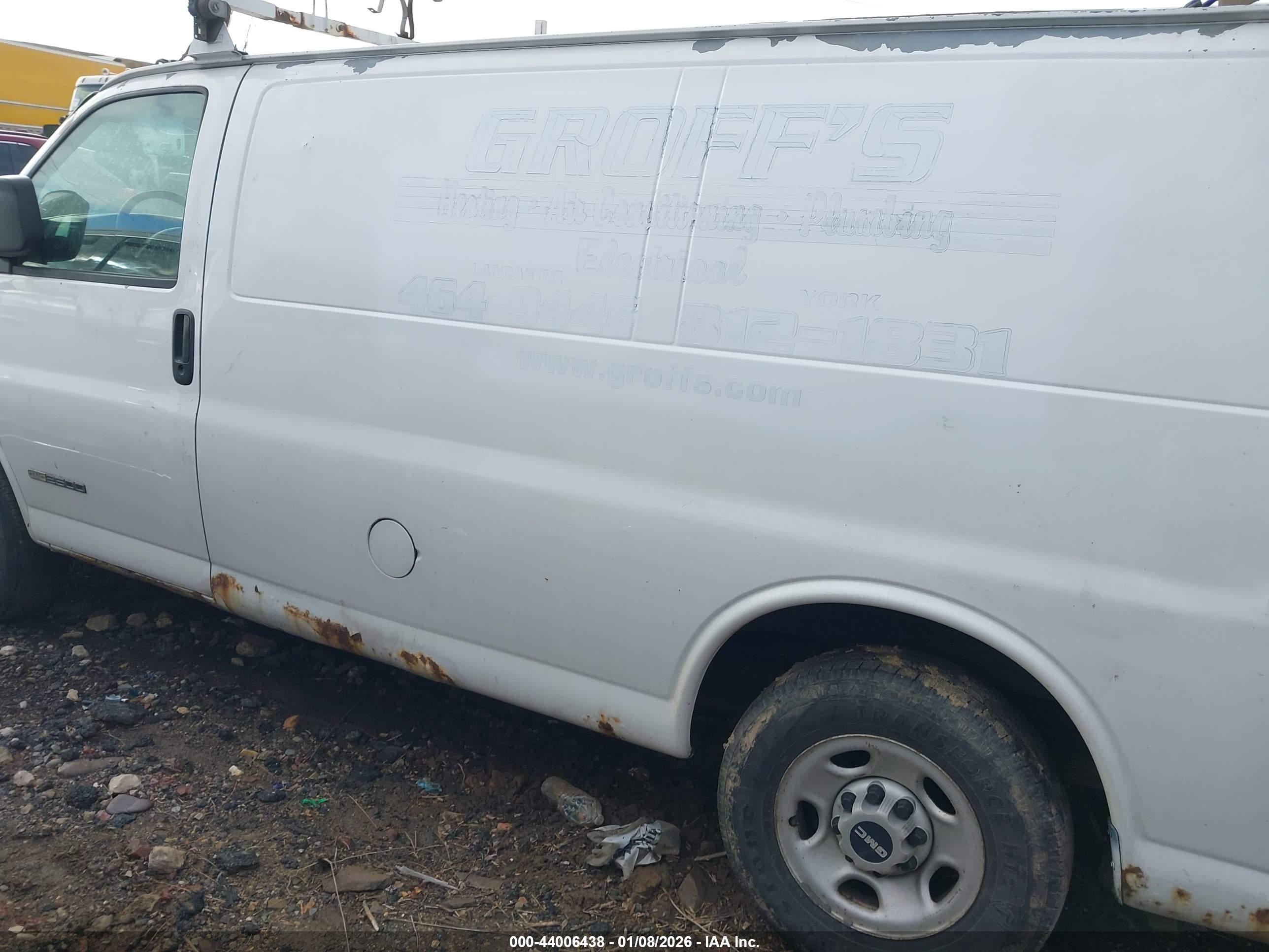 GMC SAVANA image 3