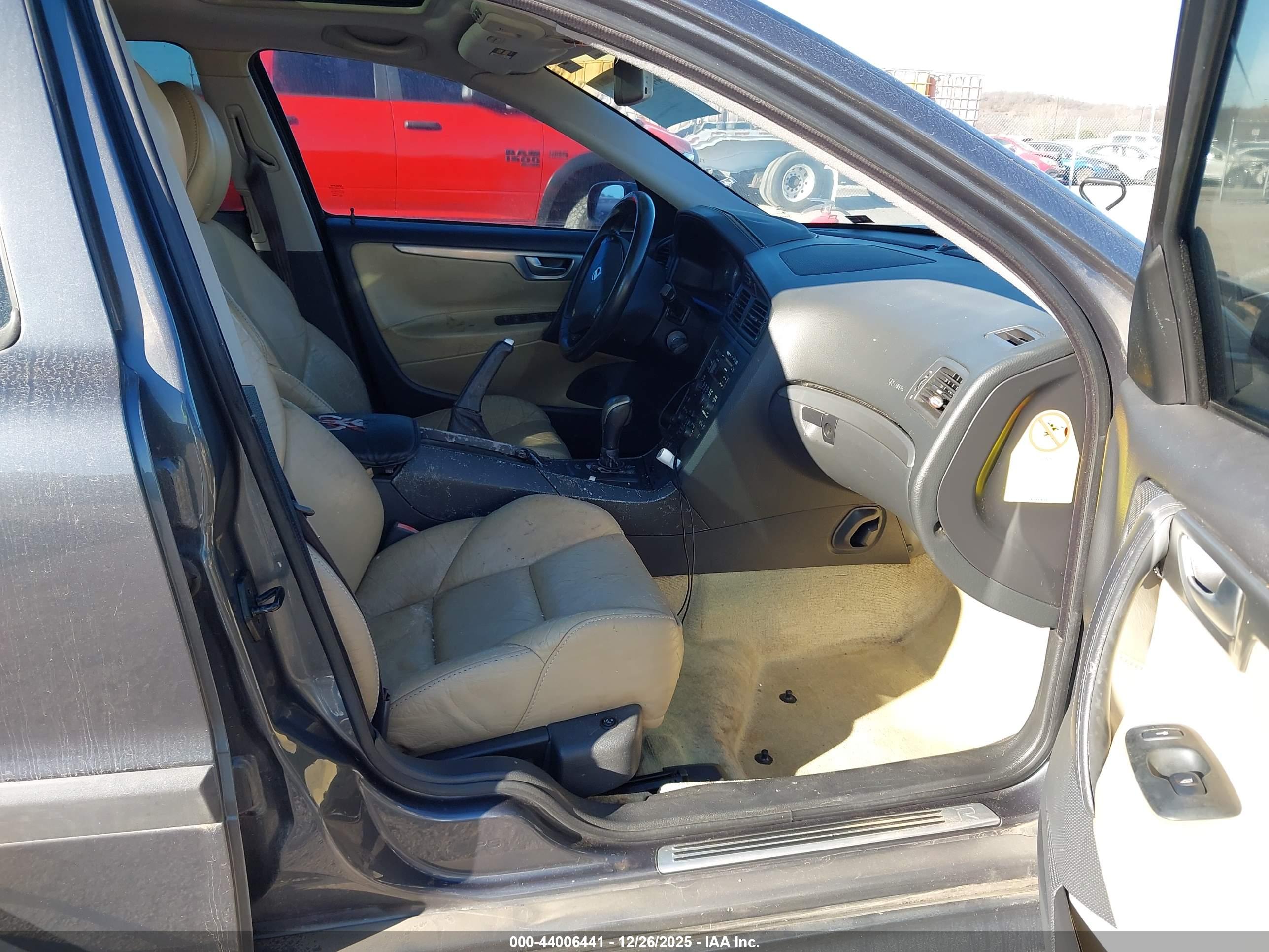 VOLVO S60 image 5