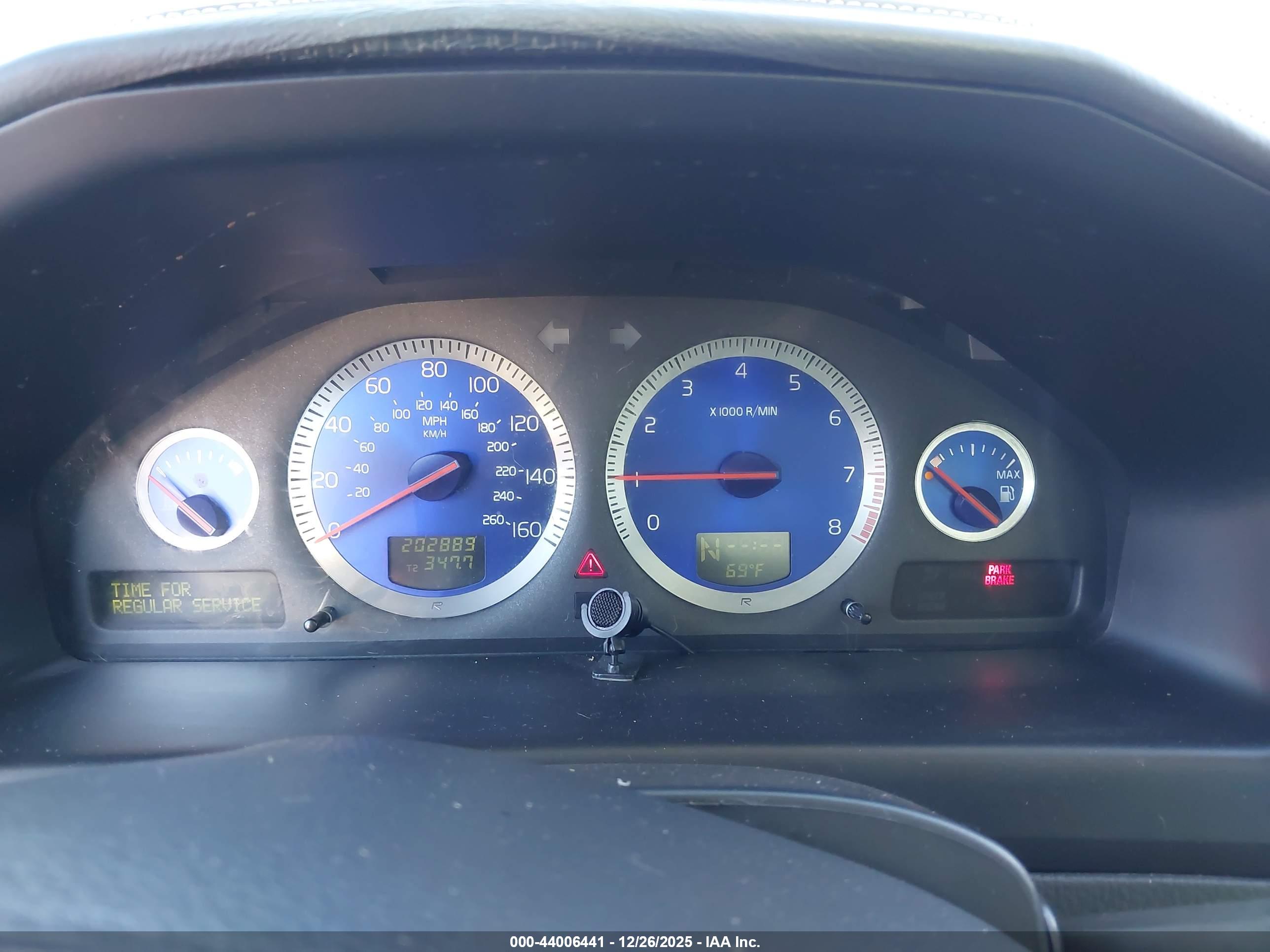 VOLVO S60 image 7