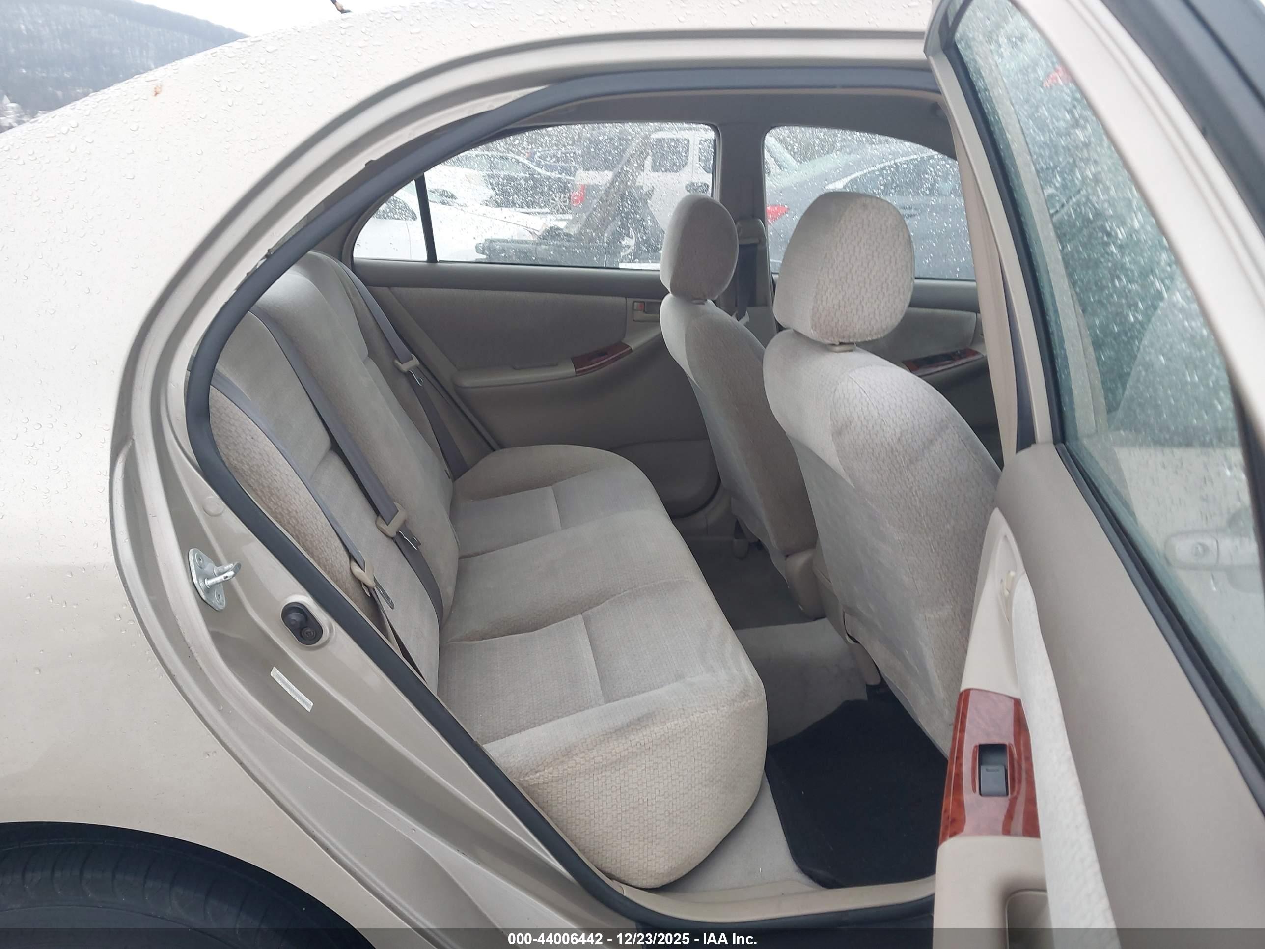 TOYOTA COROLLA image 8