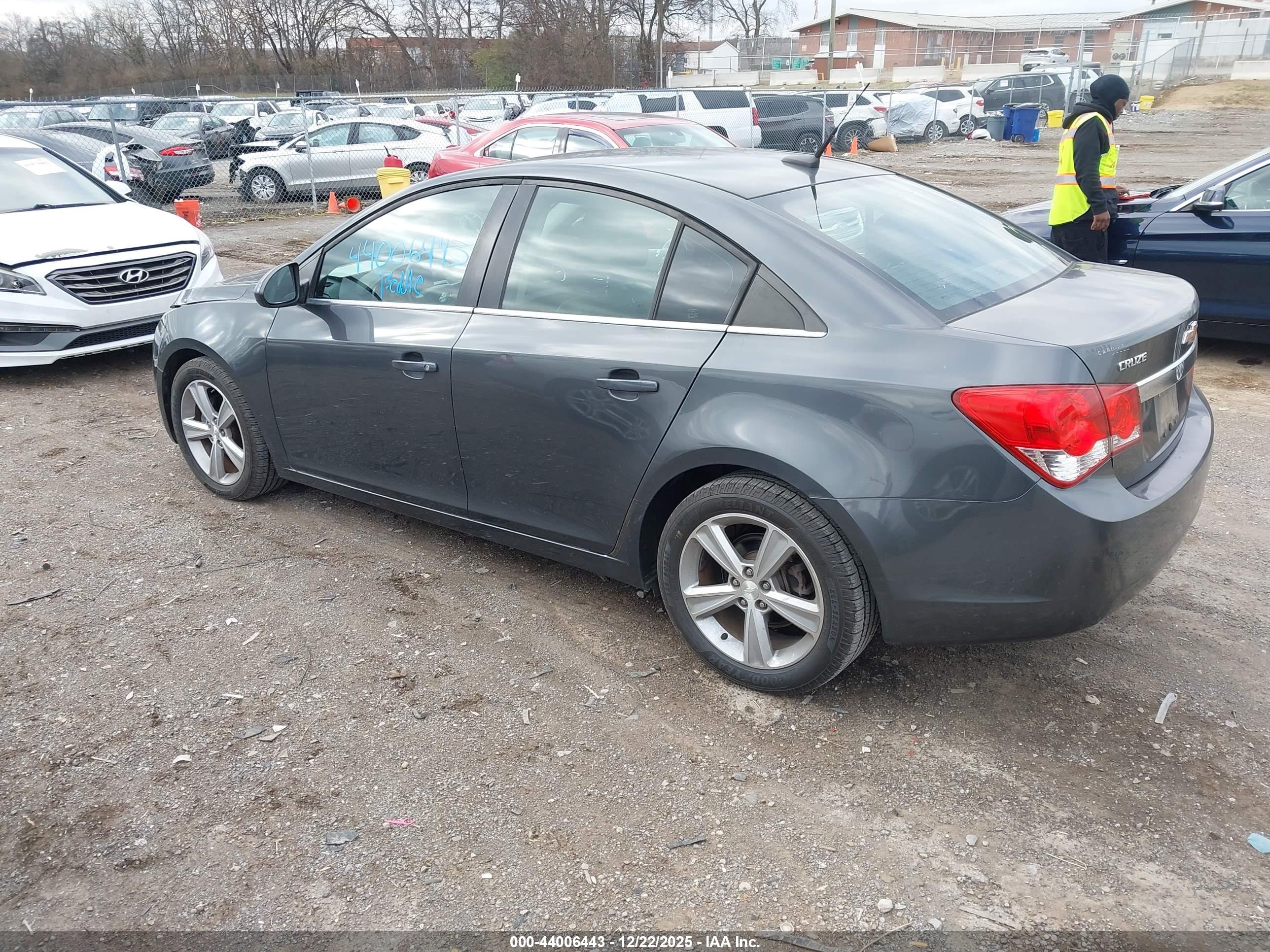 CHEVROLET CRUZE image 3