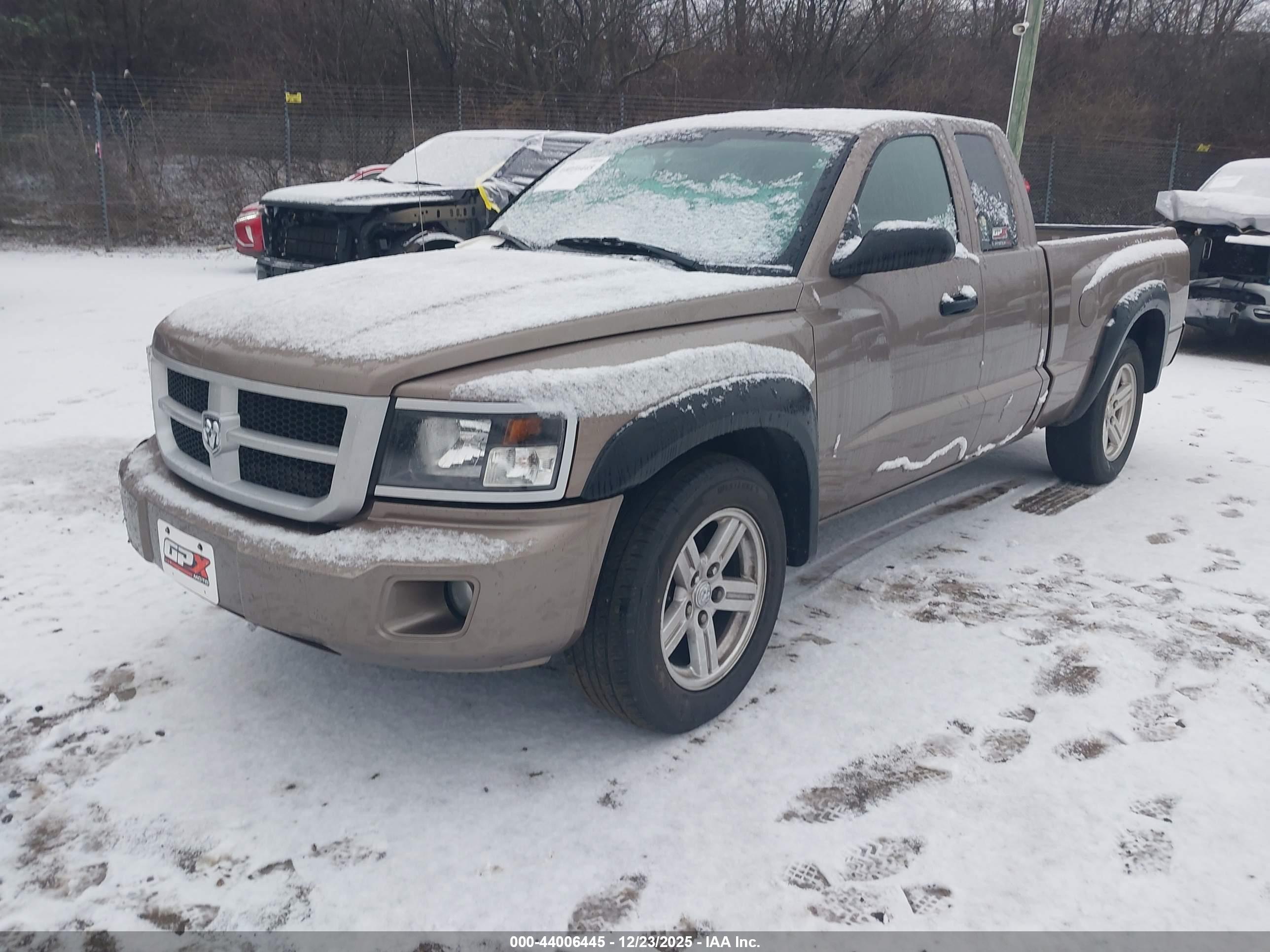 DODGE DAKOTA image 2