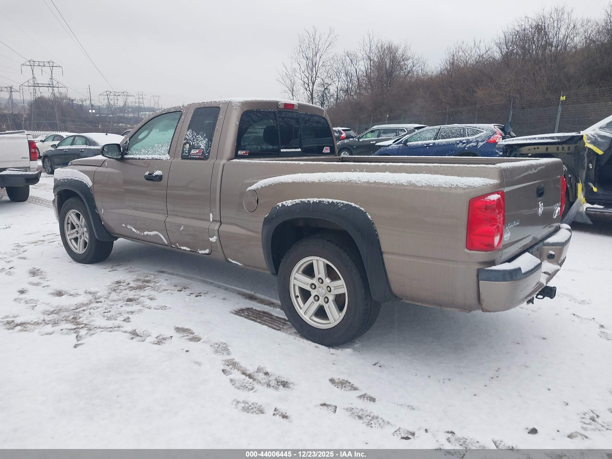 DODGE DAKOTA image 3