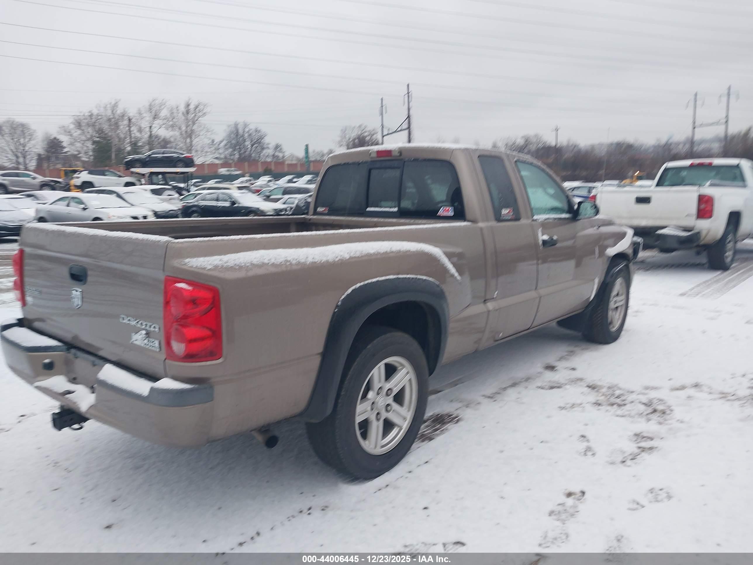 DODGE DAKOTA image 4