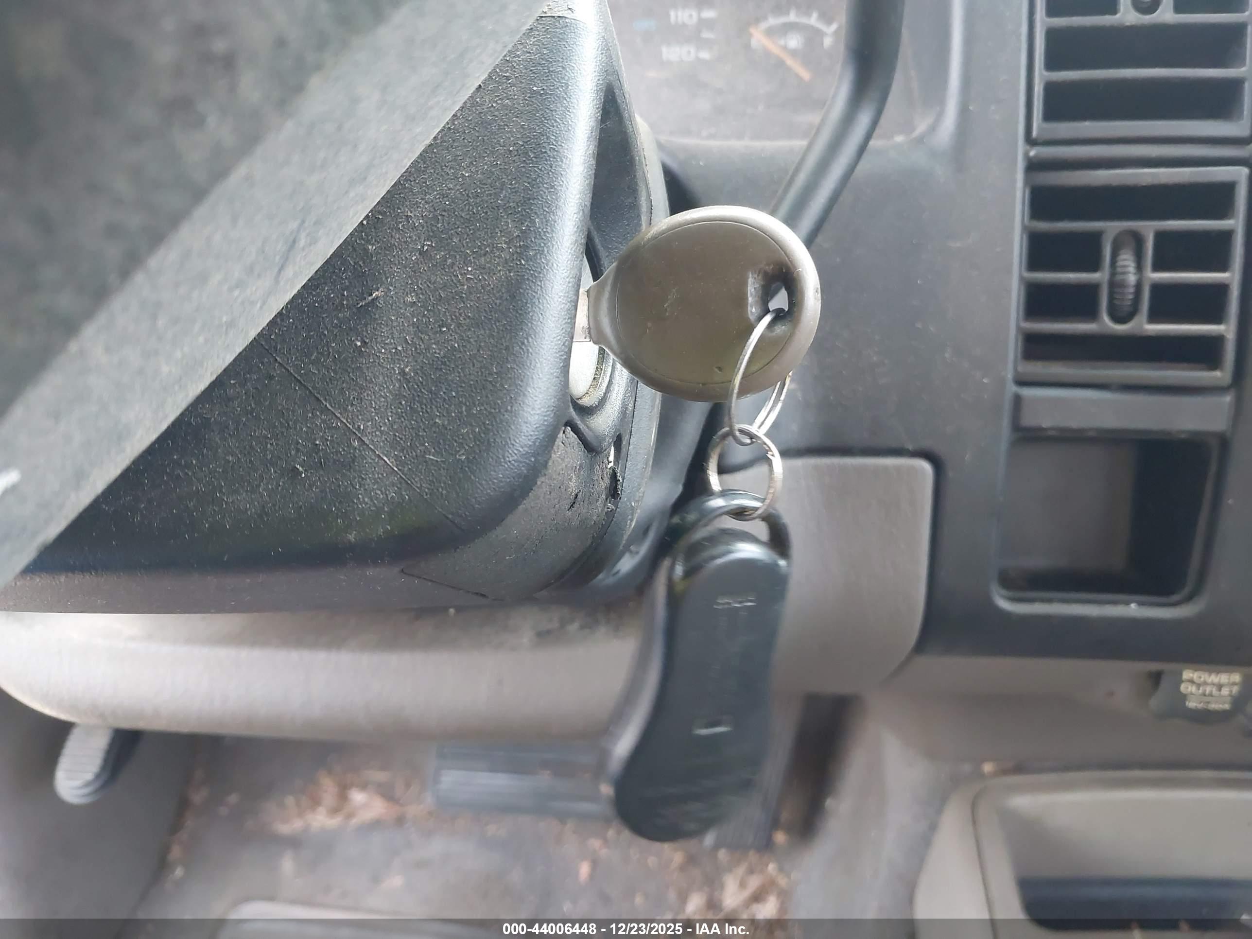 DODGE DAKOTA image 11