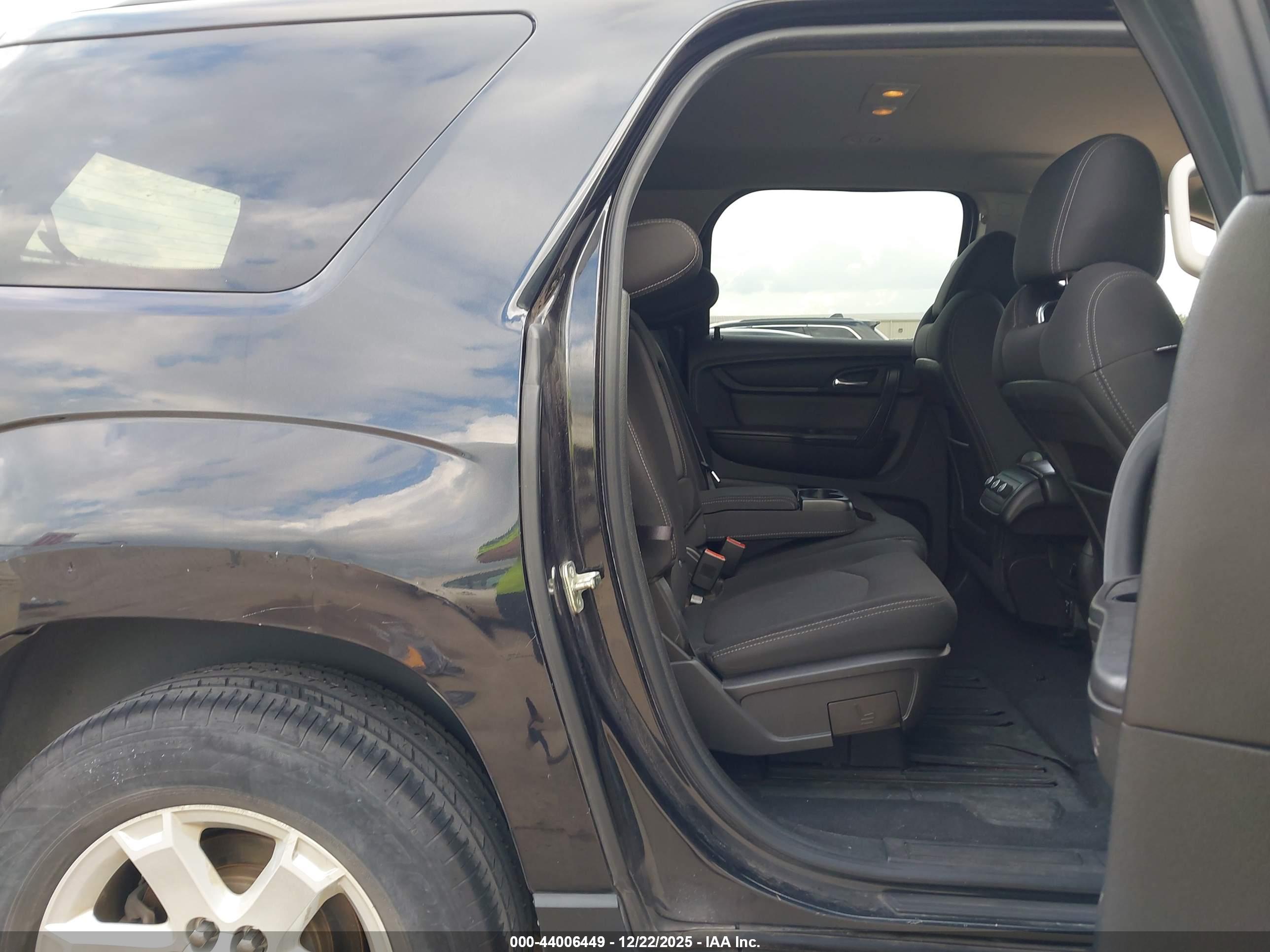 GMC ACADIA image 8